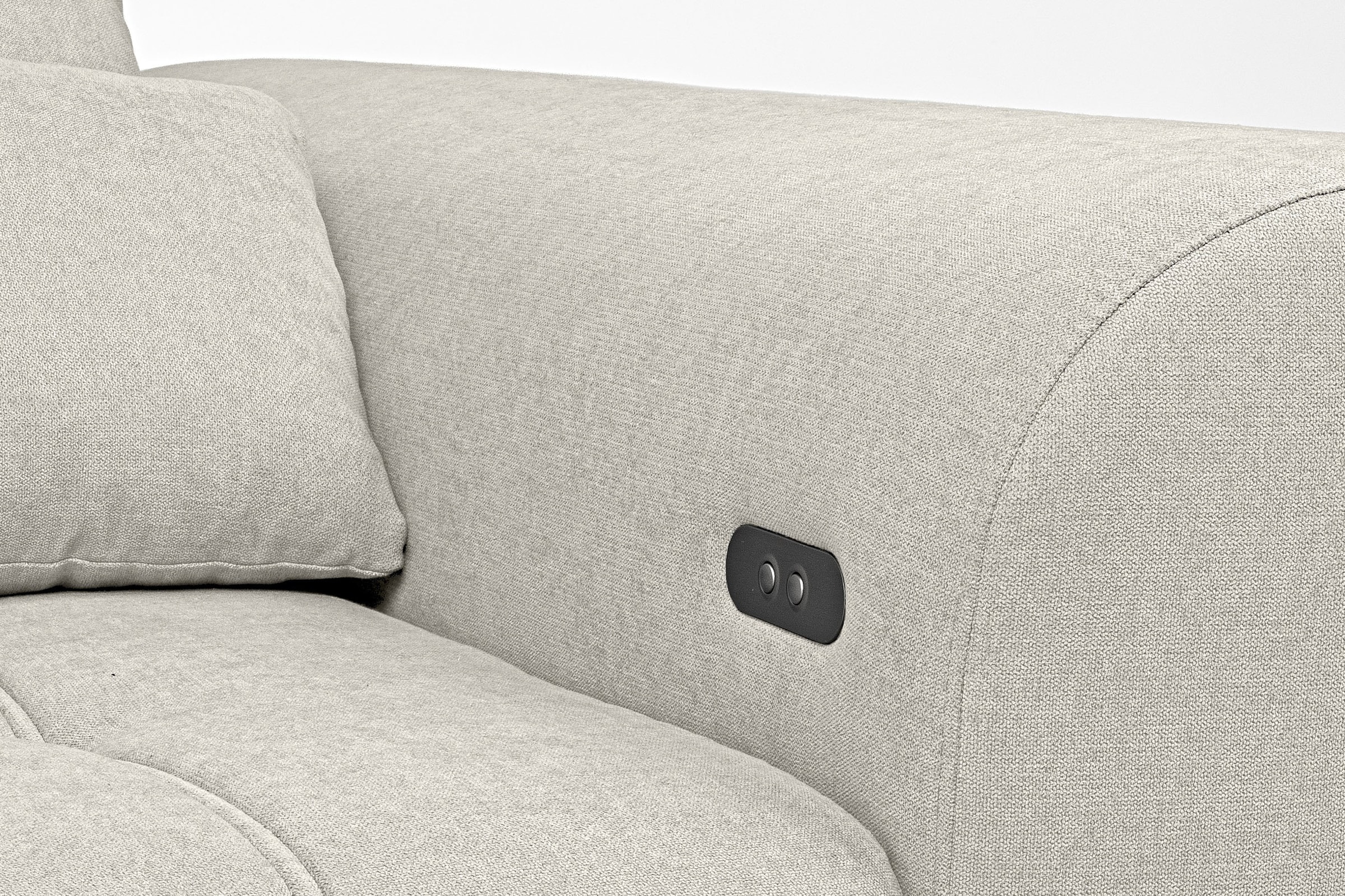 WERK2 Ecksofa »Garay, XXL-Liegefläche: elektrisch ausziehbar auf ca. 228×126 cm« Luxus in Übergröße: XXL-Liegefläche, Komfort-Ottomane & stilvolle Füße