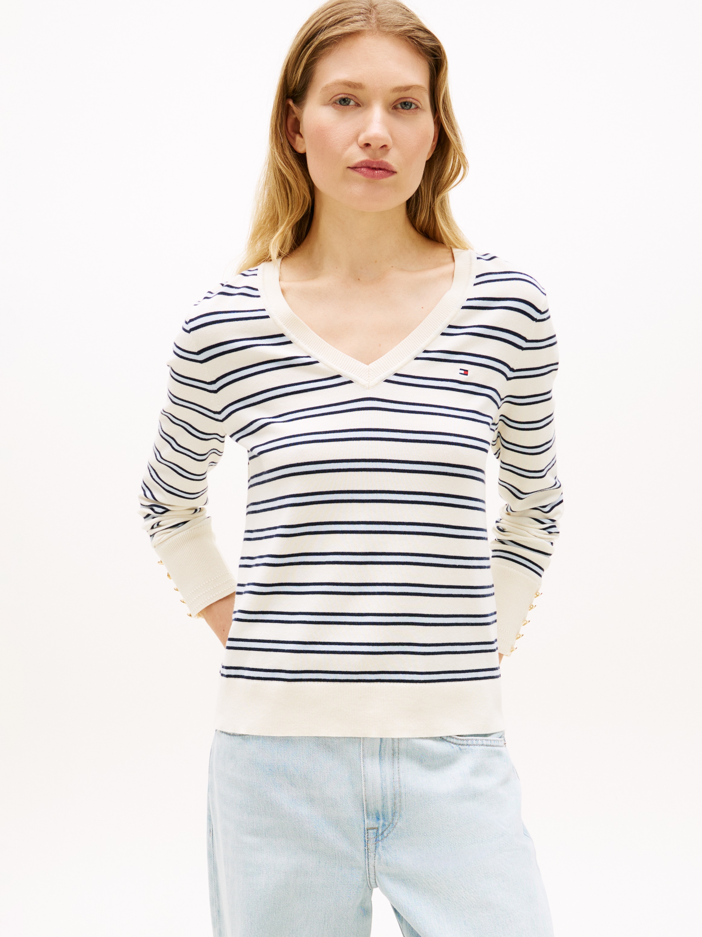 Tommy Hilfiger Strickpullover »STITCH V-NECK« mit Knopfdetail am Ärmel, Regular Fit