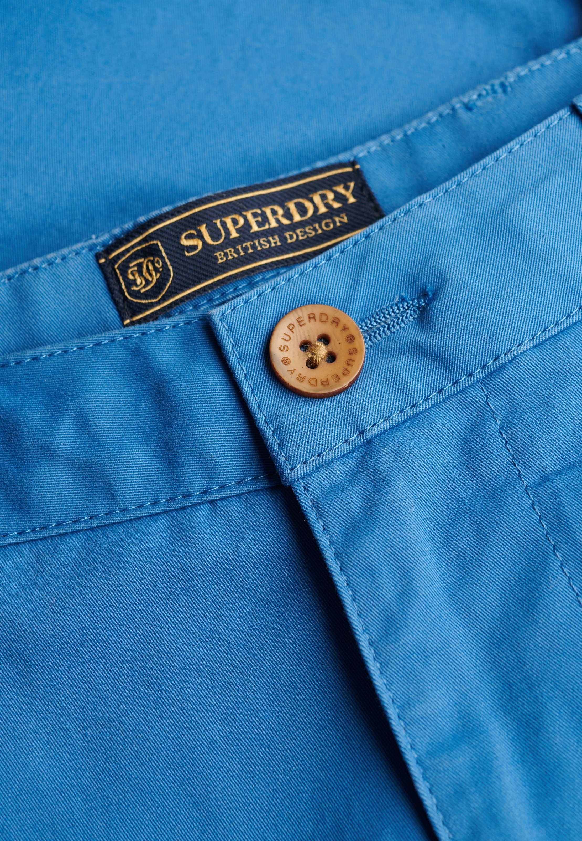 Superdry Chinoshorts »PREMIUM REGULAR CHINO SHORT«  aus Baumwollmischung mit Elasthan, Relaxed Fit, unifarben, knielang