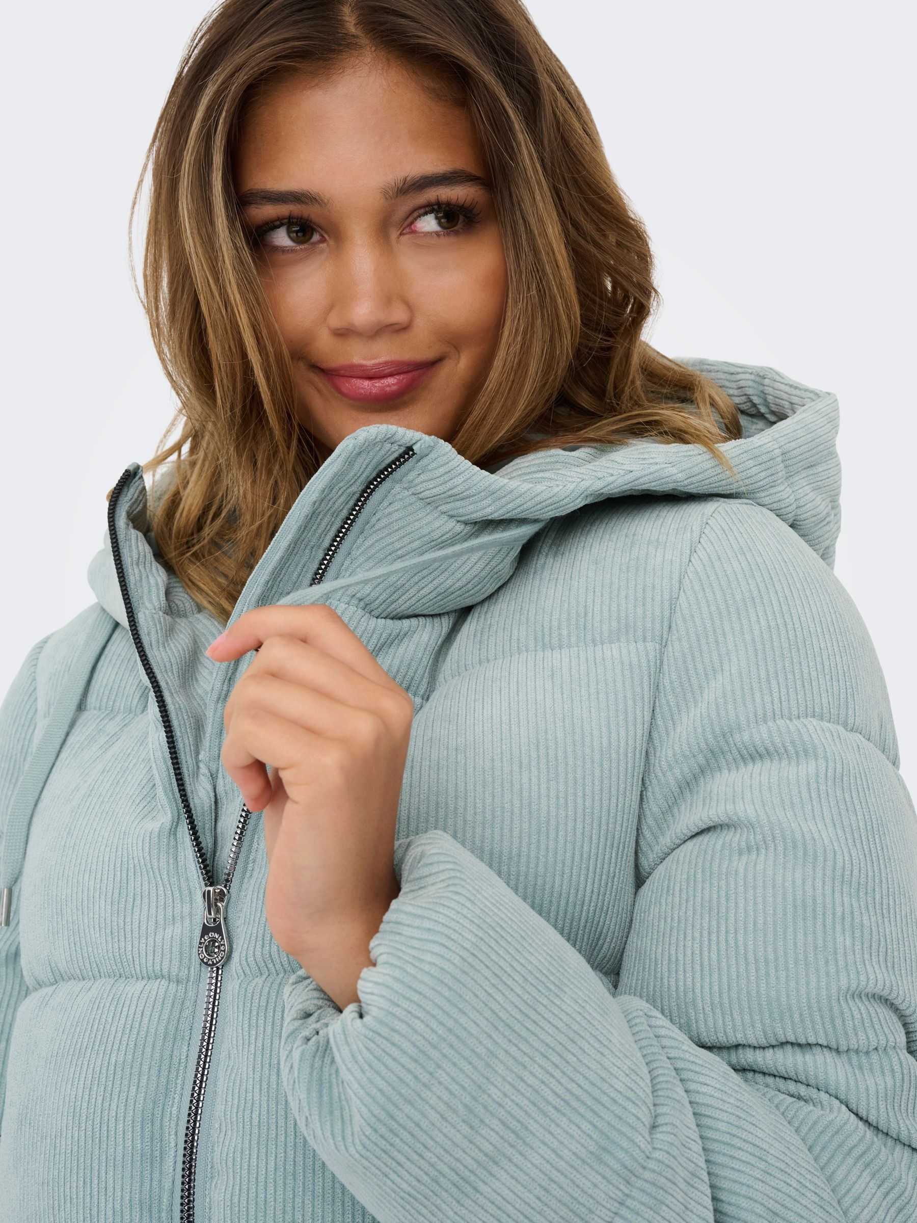 ONLY Steppjacke »ONLDOLLY LONG CORDUROY PUFFER OTW« mit Kapuze aus feinem Cordmaterial