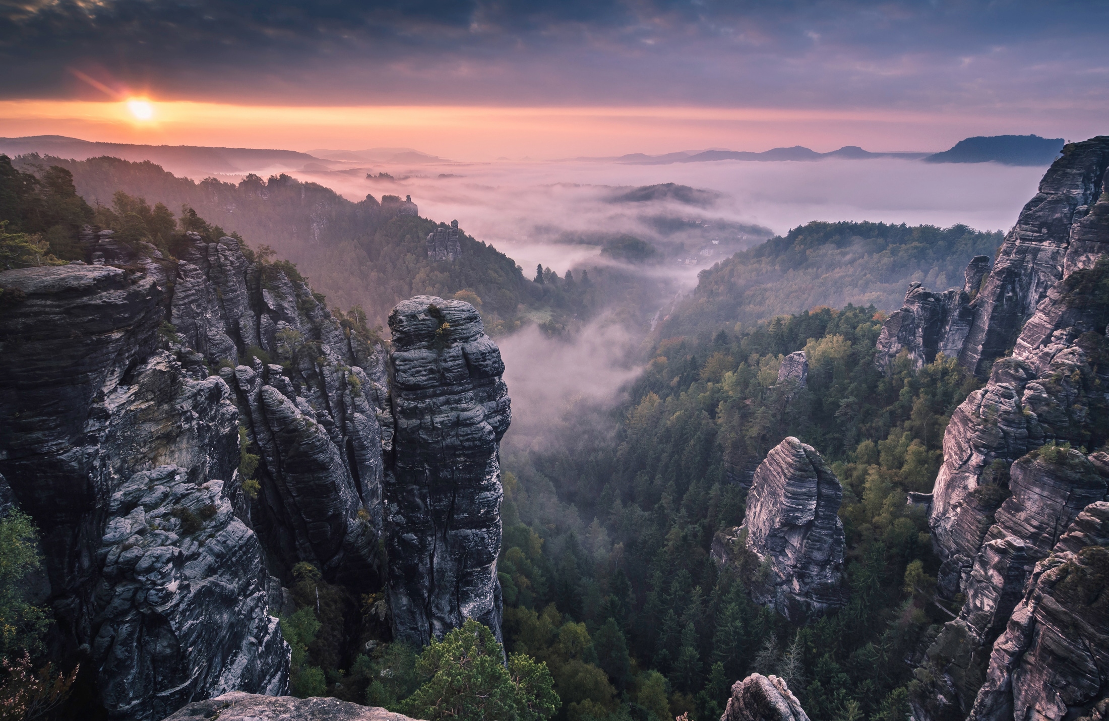 Papermoon Fototapete »Photo-Art ANDREAS WONISCH, SONNENAUFGANG AUF DEN FELS günstig online kaufen