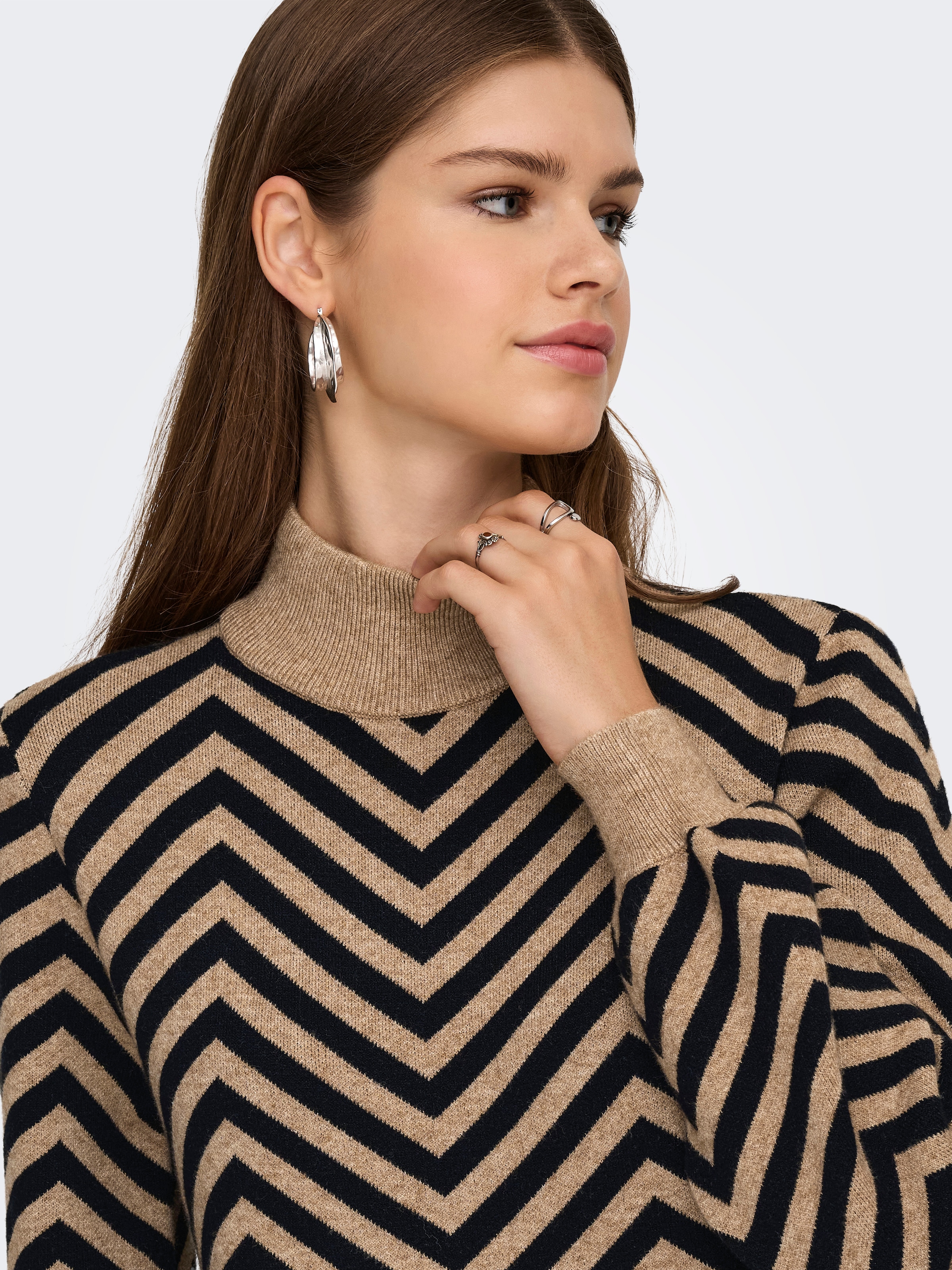 ONLY Strickkleid »ONLJULIA LS HIGHNECK PATTERN DRESS KNT«