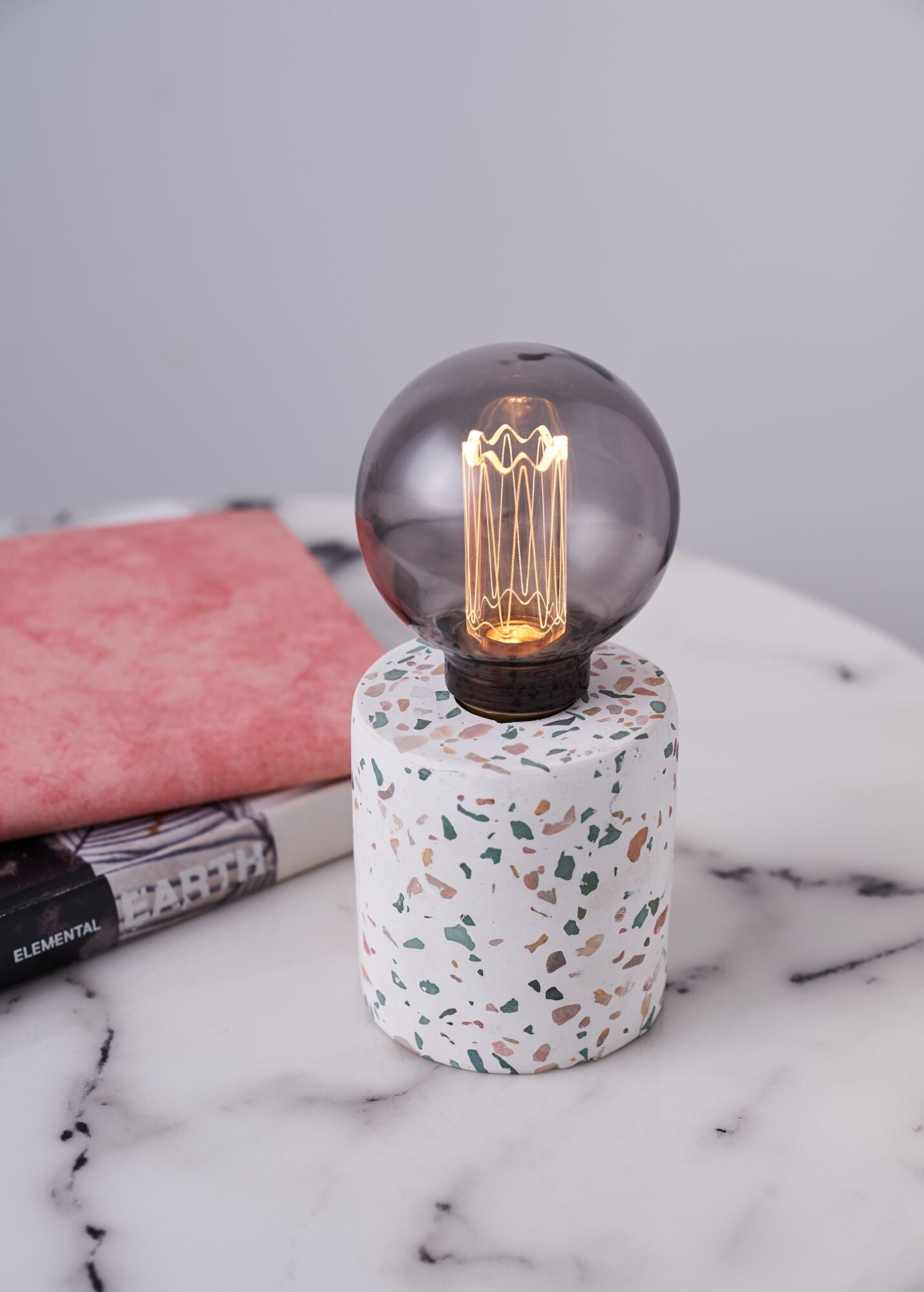 Pauleen Tischleuchte »Elegant Flare«, 1 flammig, Leuchtmittel E27 | ohne Leuchtmittel, E27, Timer, Batterie, Terrazzo, Beton/Glas