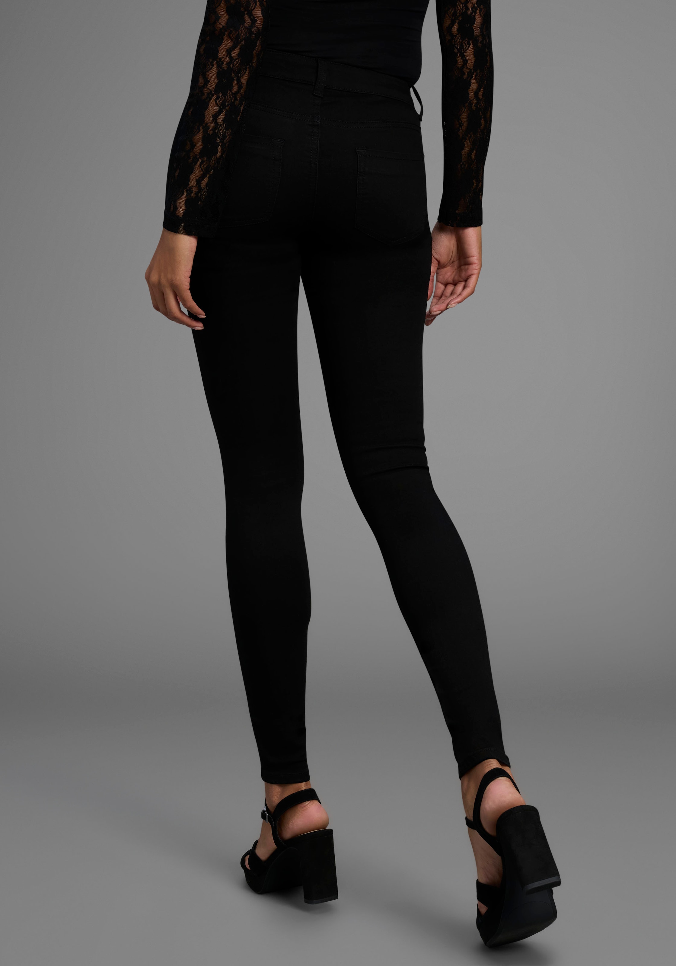 Arizona Skinny-fit-Jeans »Ultra Stretch«, skinny-fit, mit Used-Look-Crinkles, niedrige Leibhöhe