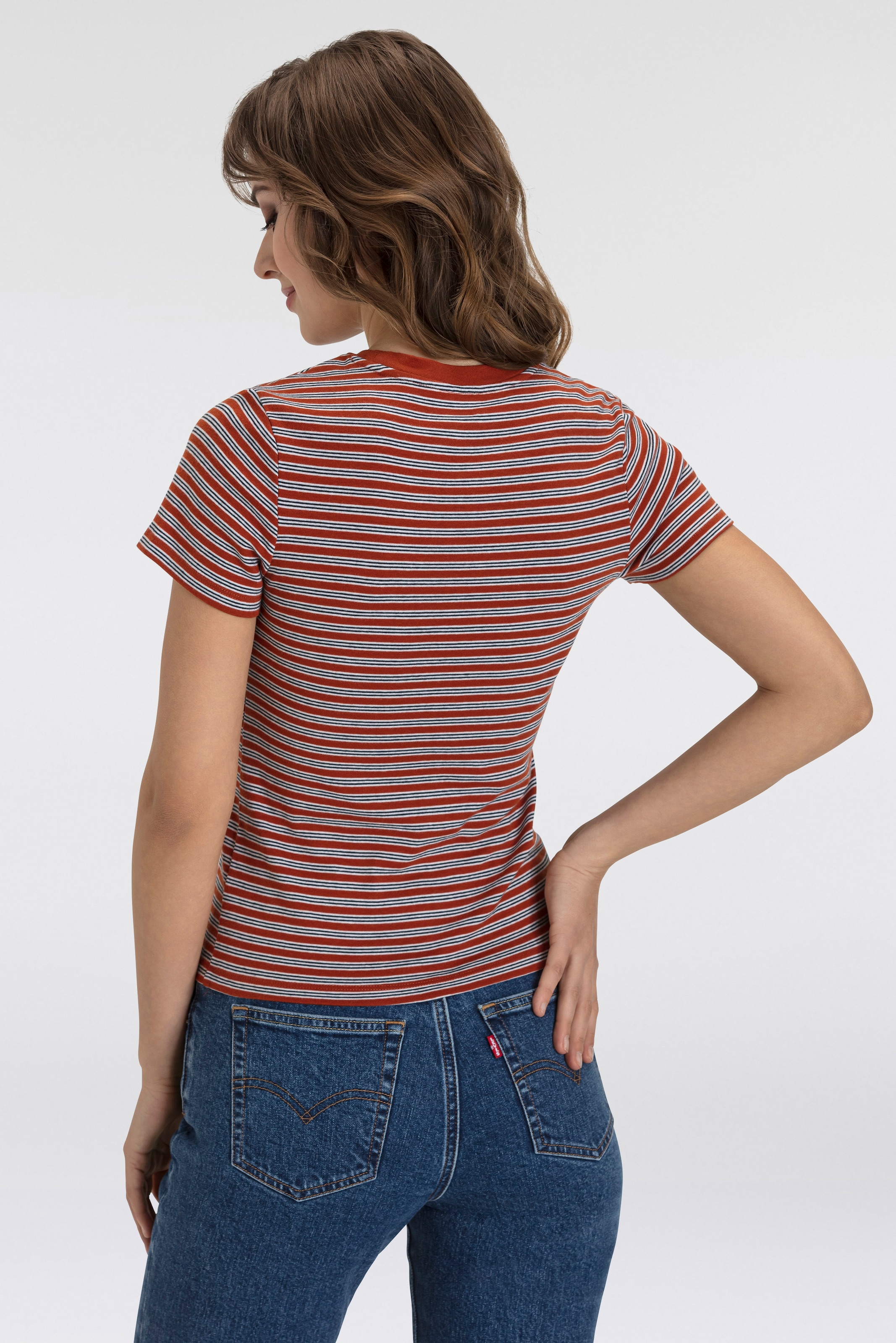 Levi's® T-Shirt »ESSENTIAL HM SS TEE«, Taillierter Schnitt