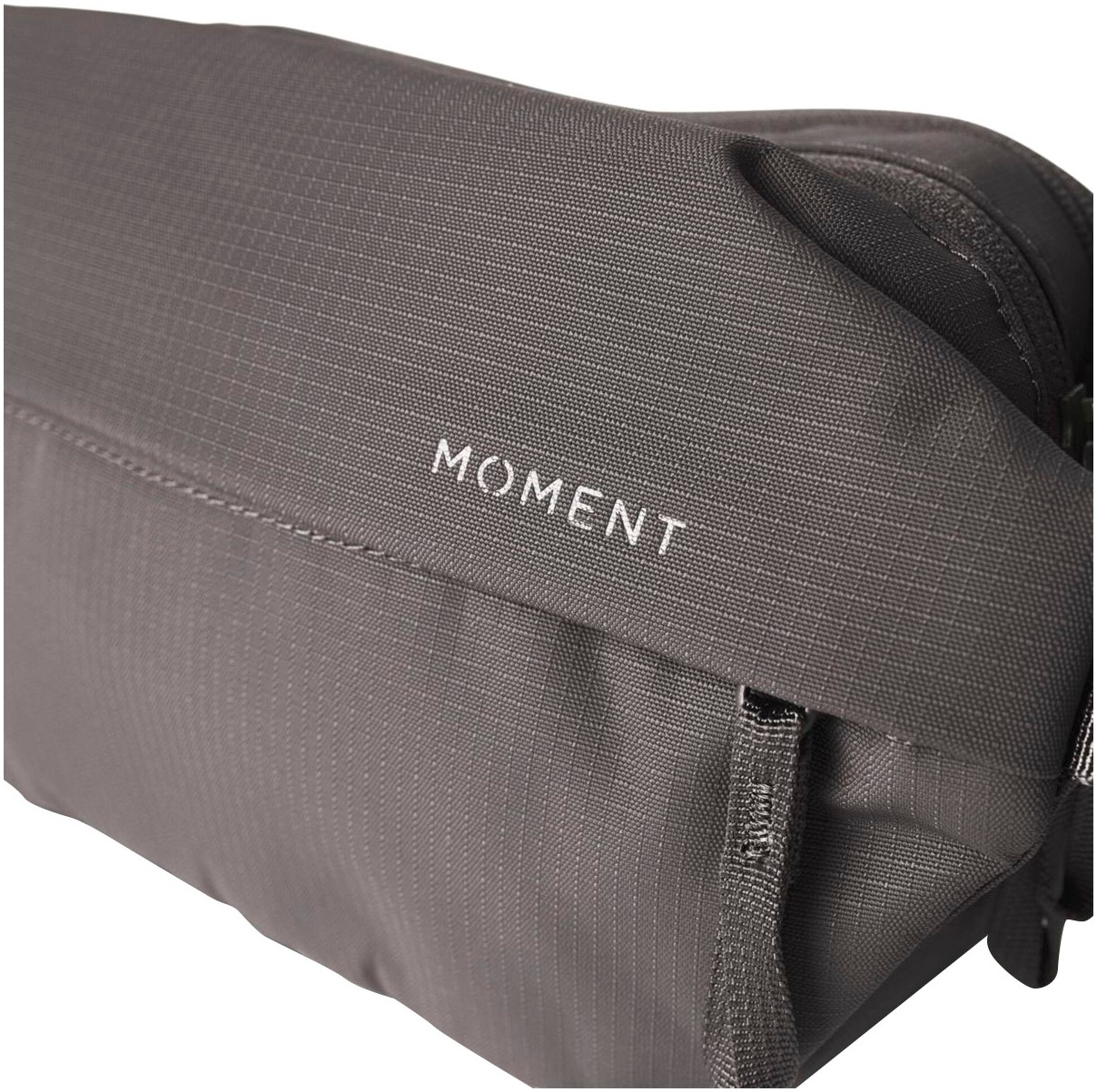 MOMENT Schultertasche »Everything Sling 2L«