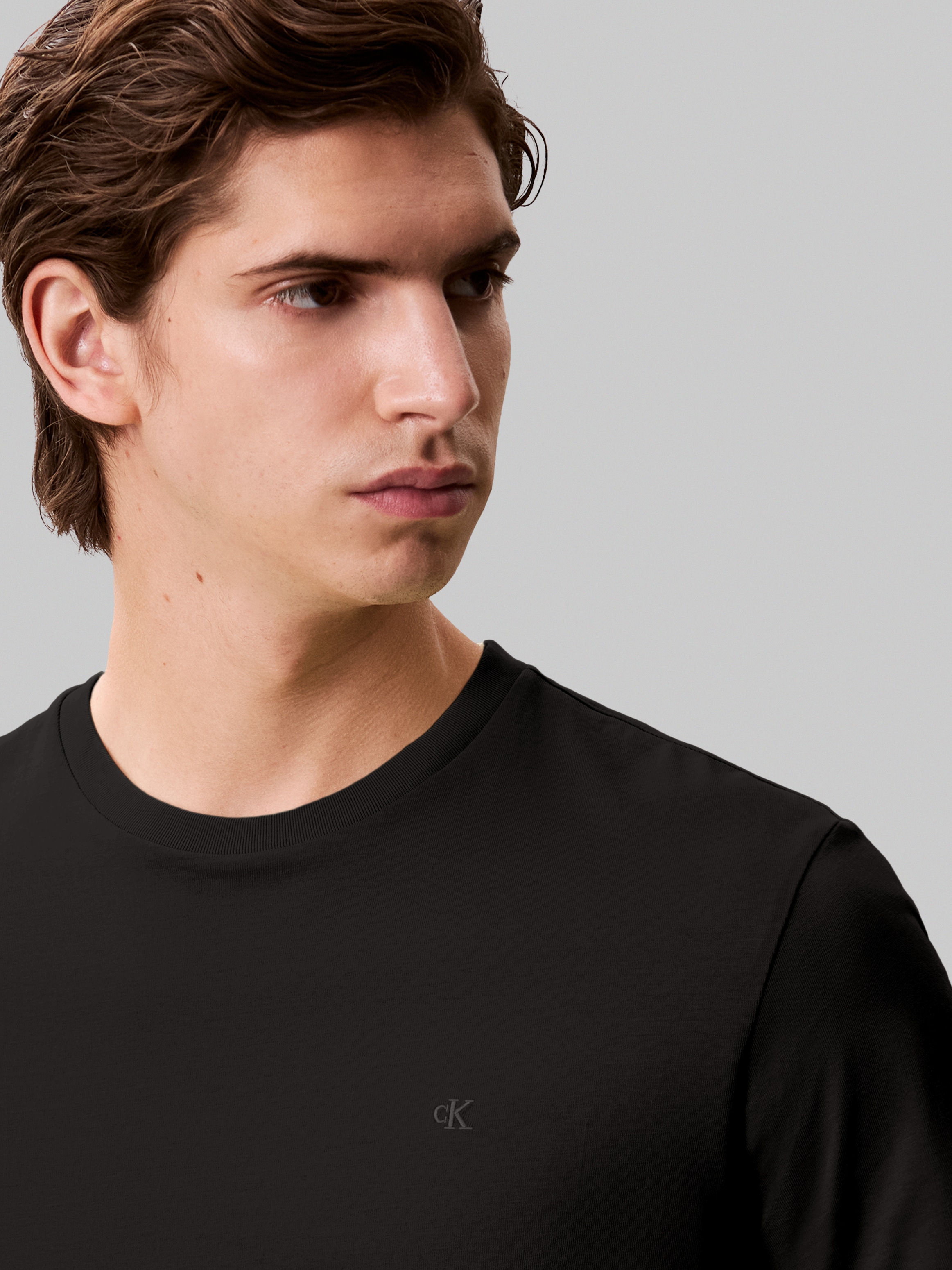 Calvin Klein Jeans T-Shirt »SS SMOOTH CTTN SOLID CREWNK TEE«, mit Logo