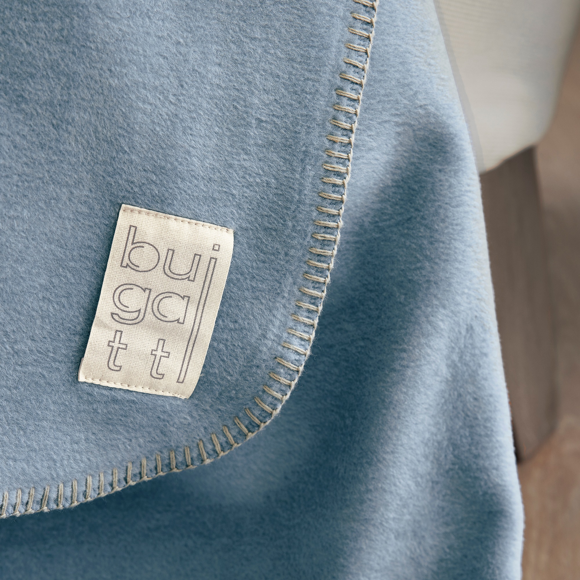 bugatti Wohndecke »Wohndecke bugatti«, mit bugatti-Logo-Patch