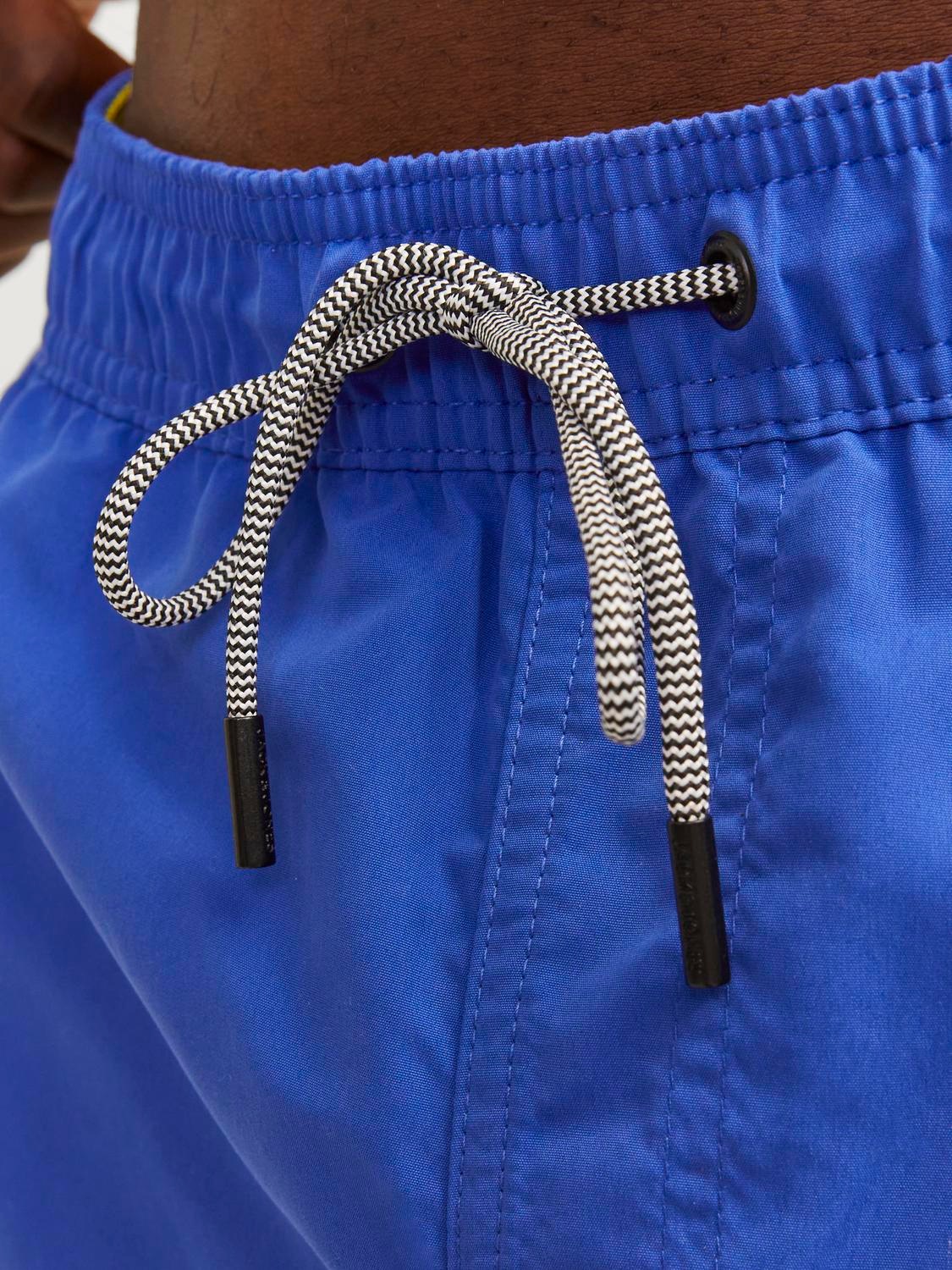 3. Bild von Jack & Jones Badeshorts »JPSTFIJI JJSWIM SOLID SN LY«, schmal geschnittene Schwimm-Shorts für den Strand aus recyceltem Garn