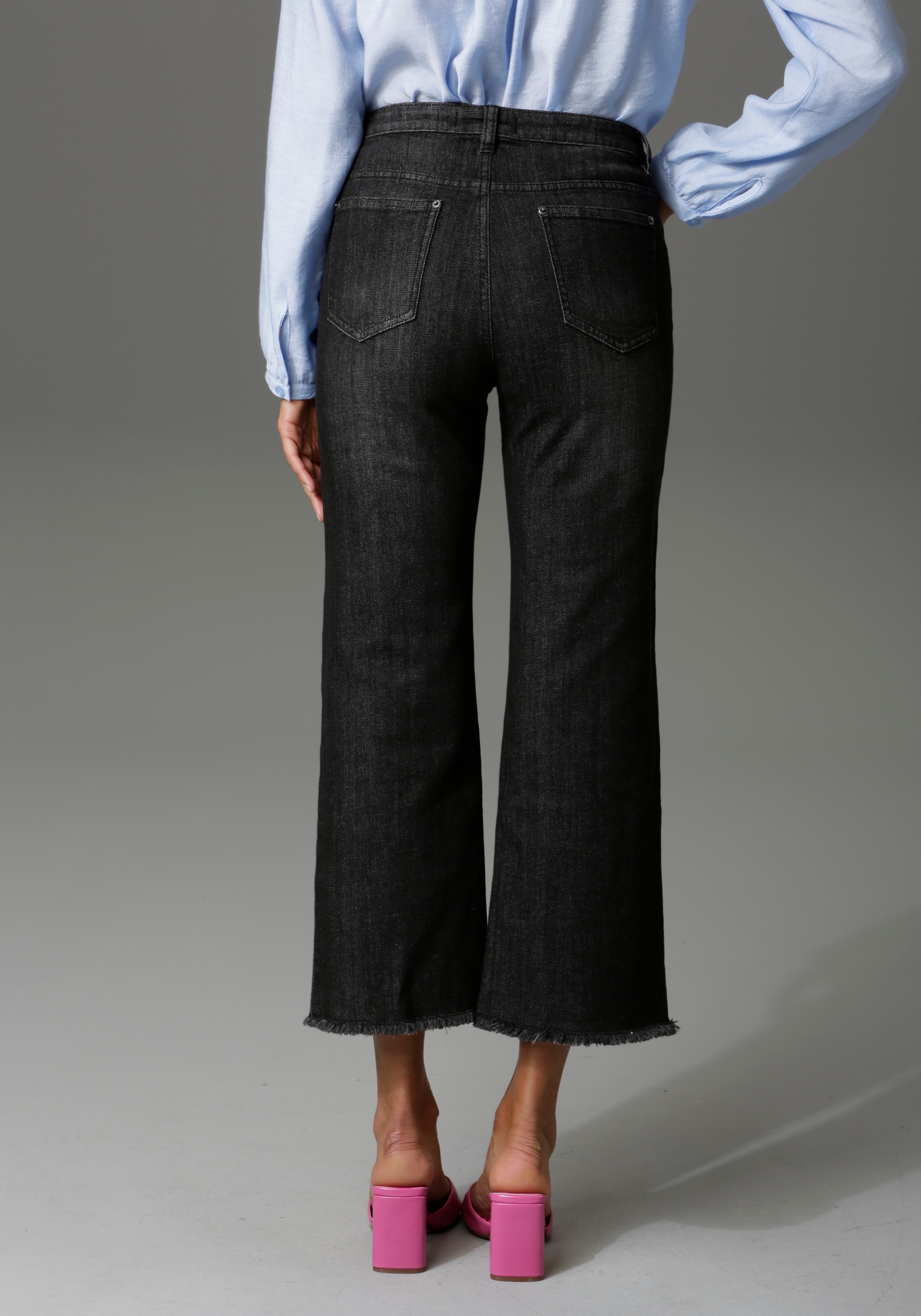 leicht im 7/8-Jeans, ausgefranstem Online-Shop Aniston Beinabschluss mit kaufen CASUAL