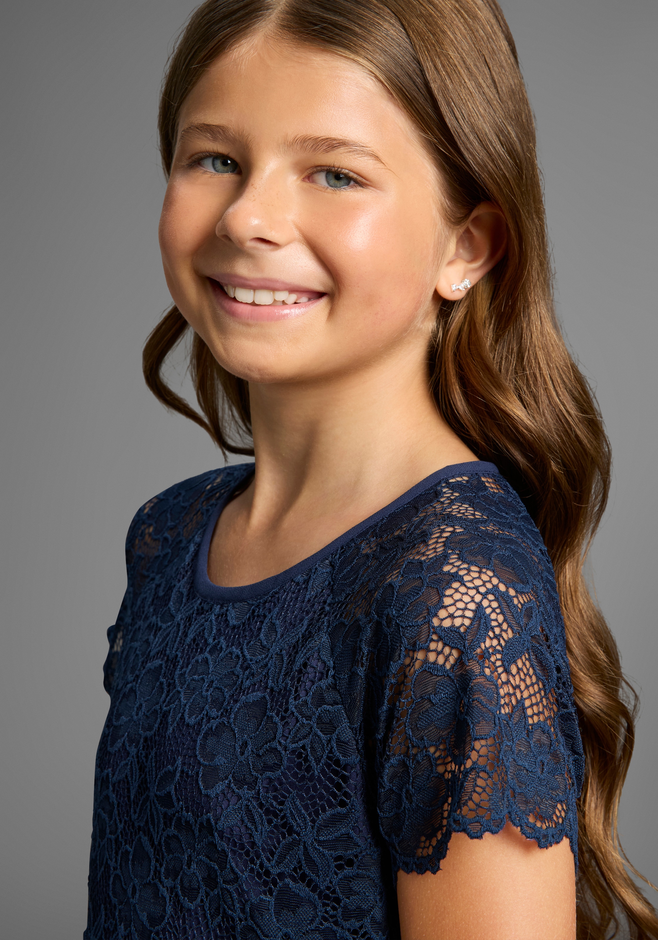 KIDSWORLD Jerseykleid »Festliches Kleid mit Spitze«, Elegantes Kleid mit Spitze und Chiffon