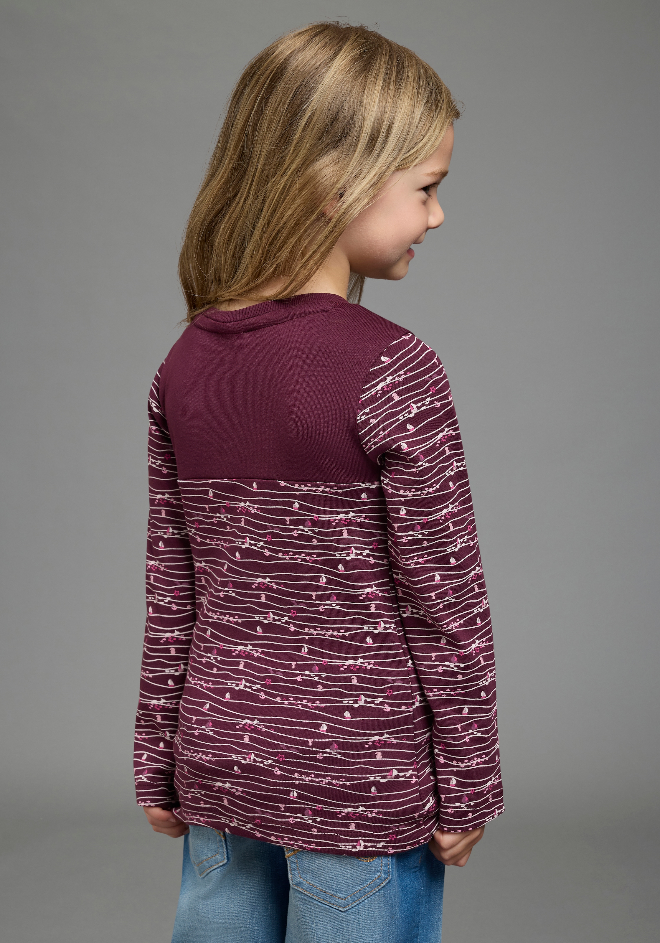 KangaROOS Langarmshirt »Shirt mit Allover-Druck« eng anliegende Passform, langärmlig, mit Passe, hüftlang