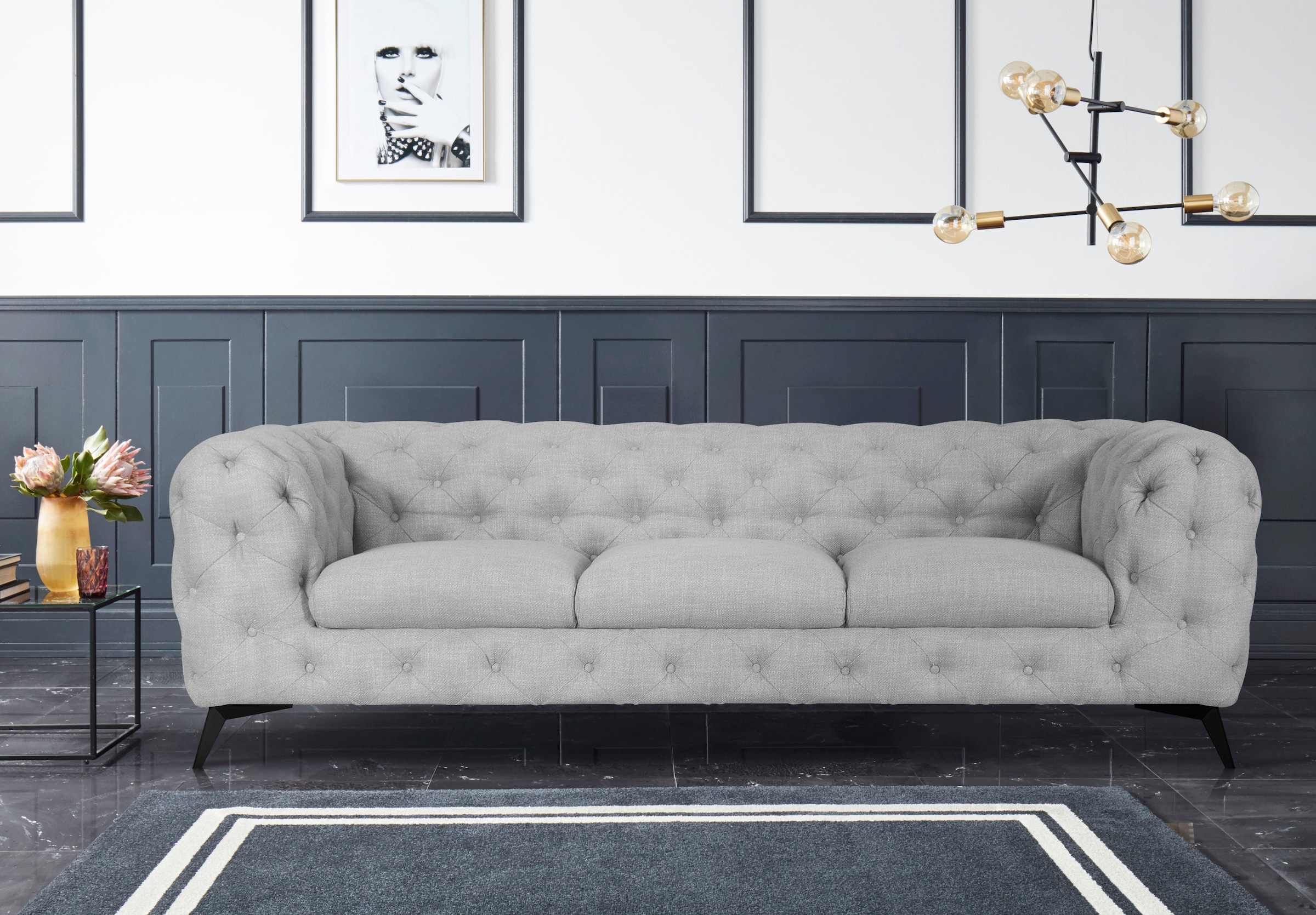 Leonique Chesterfield-Sofa »Glynis«, aufwändige Knopfheftung, moderne Chesterfield Optik, Fußfarbe wählbar