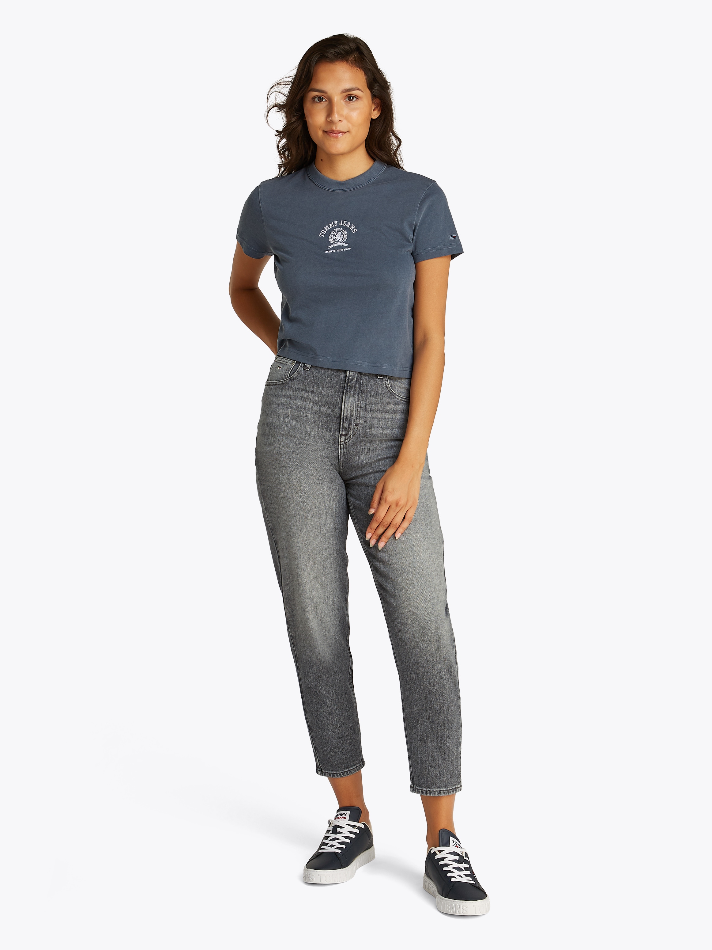 Tommy Jeans Mom-Jeans »MOM JEAN UH TPR«, mit Logo-Stickereien, in knöchelfreier Länge