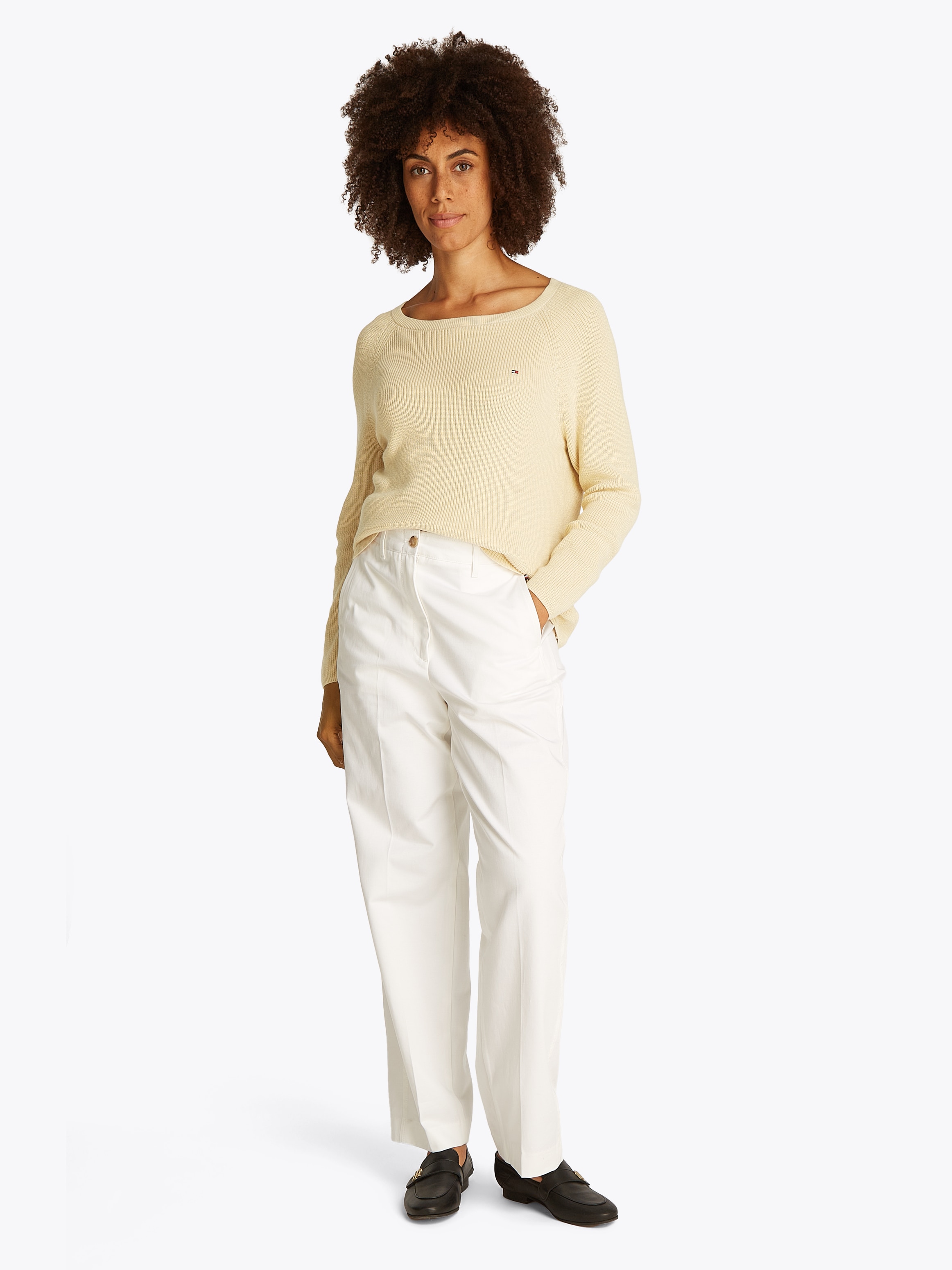 Tommy Hilfiger Strickpullover »CO CARDI FINE GG LS BOAT-NK SWT«, mit Raglanärmel, Logostickerei