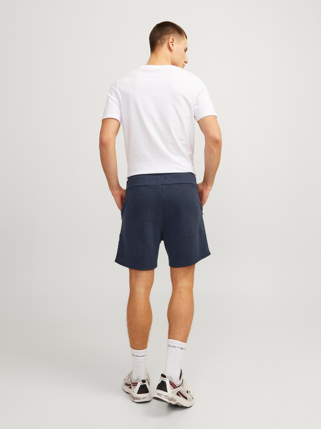 Jack & Jones Sweatshorts »JPSTAIR SWEAT SHORTS BEX SN«, mit Kordel
