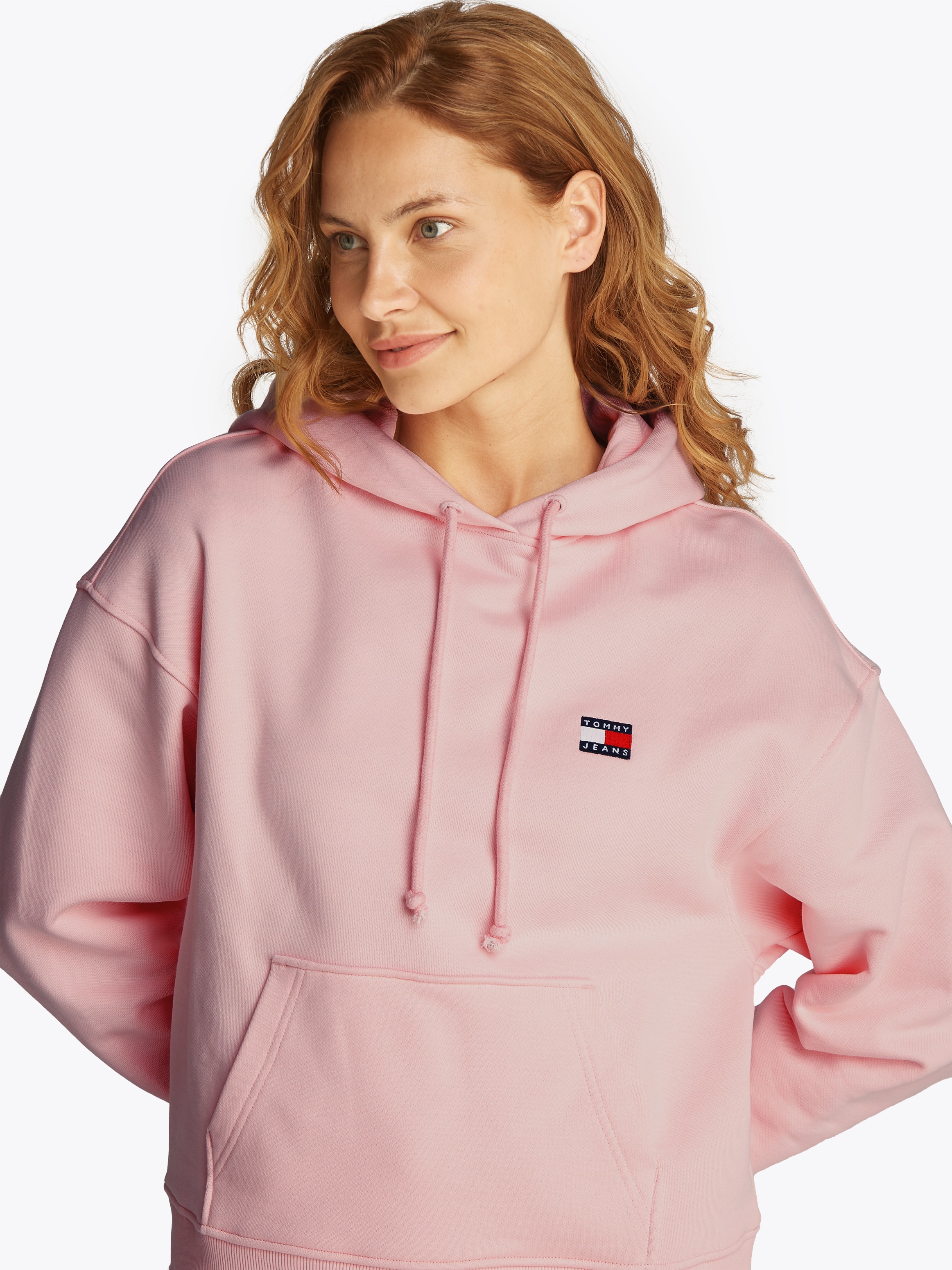 Tommy Jeans Curve Kapuzensweatshirt »TJW BXY BADGE HOODIE EXT«, in Großen Größen, Kapuze, Badge