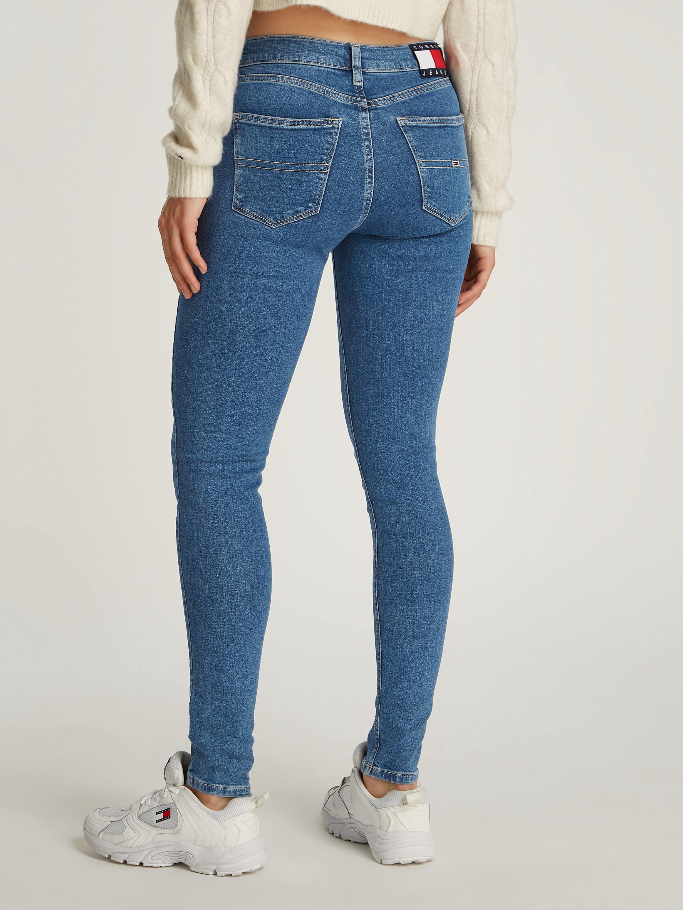 Tommy Jeans Skinny-fit-Jeans »NORA MR SKNY AH1280«, mit Logo-Badge