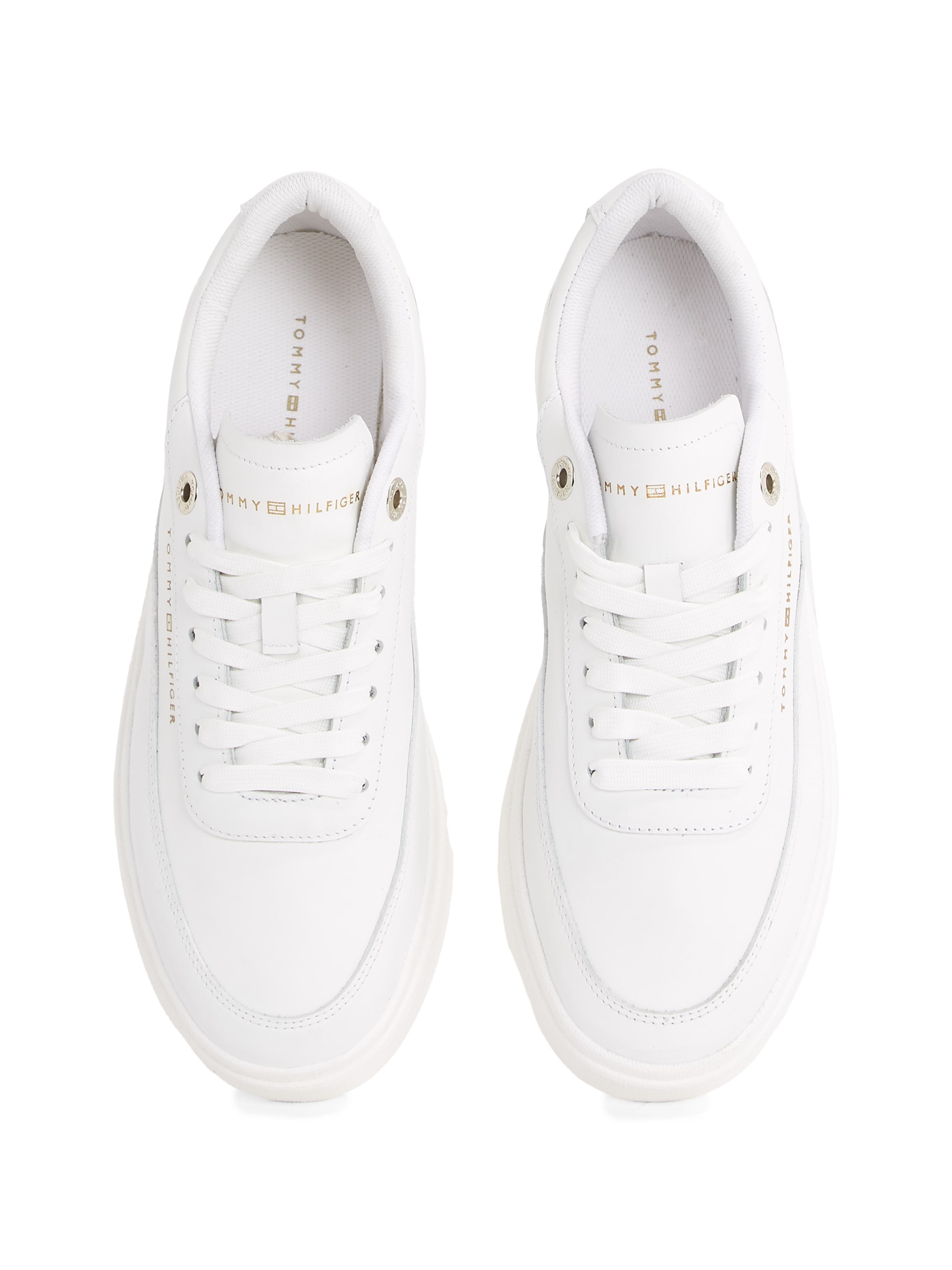 Tommy Hilfiger Plateausneaker »MODERN COURT SNEAKER LTHR«, Freizeitschuh, Halbschuh, Schnürschuh mit Kontrast-Logo