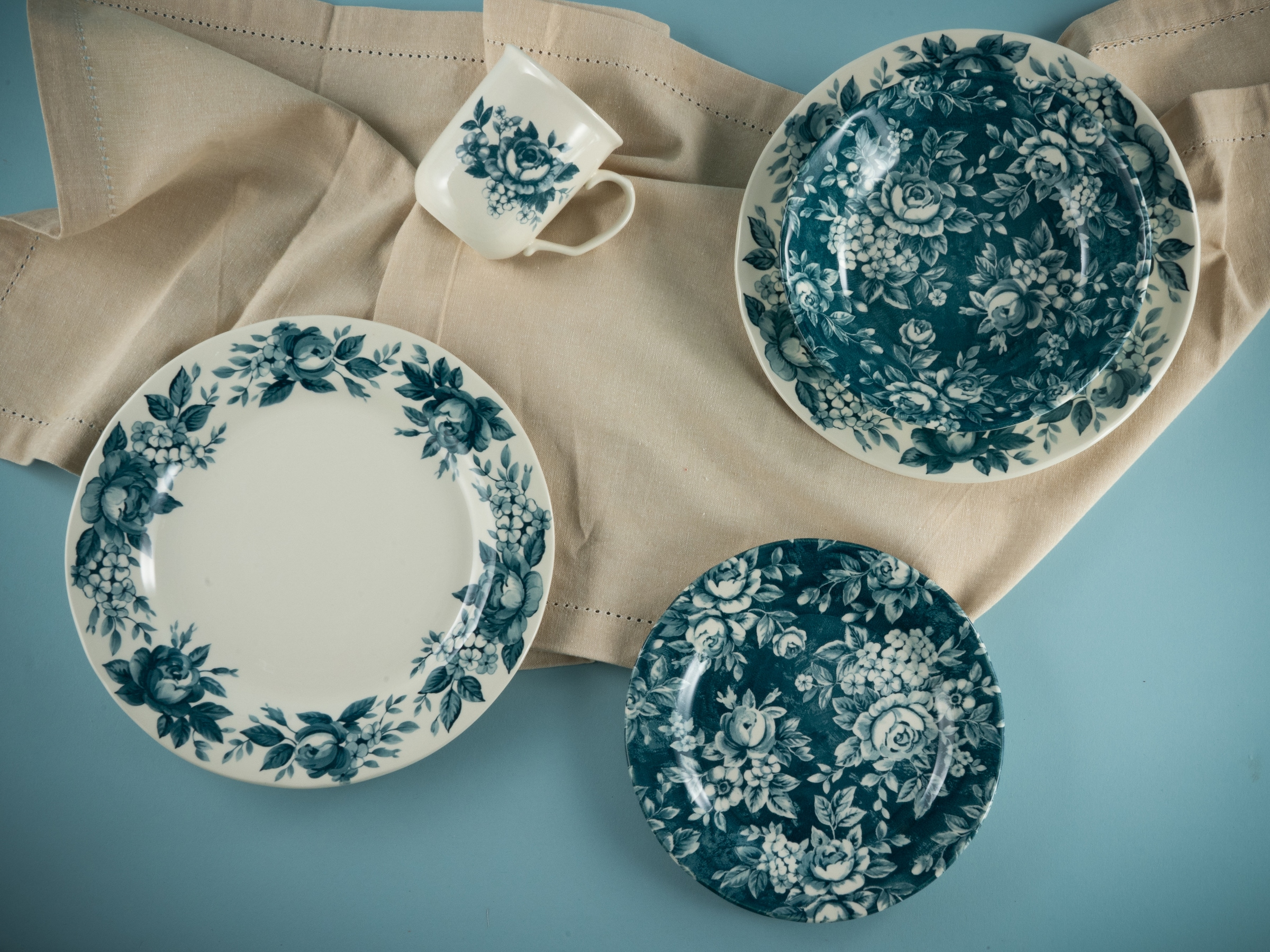 CreaTable Kombiservice »Geschirr-Set Splendor«, (Set, 16 tlg., Kaffeeservice und Tafelservice im Set, für 4 Personen), Service, traditionelles Rosendekor, 16 Teile, für 4 Personen