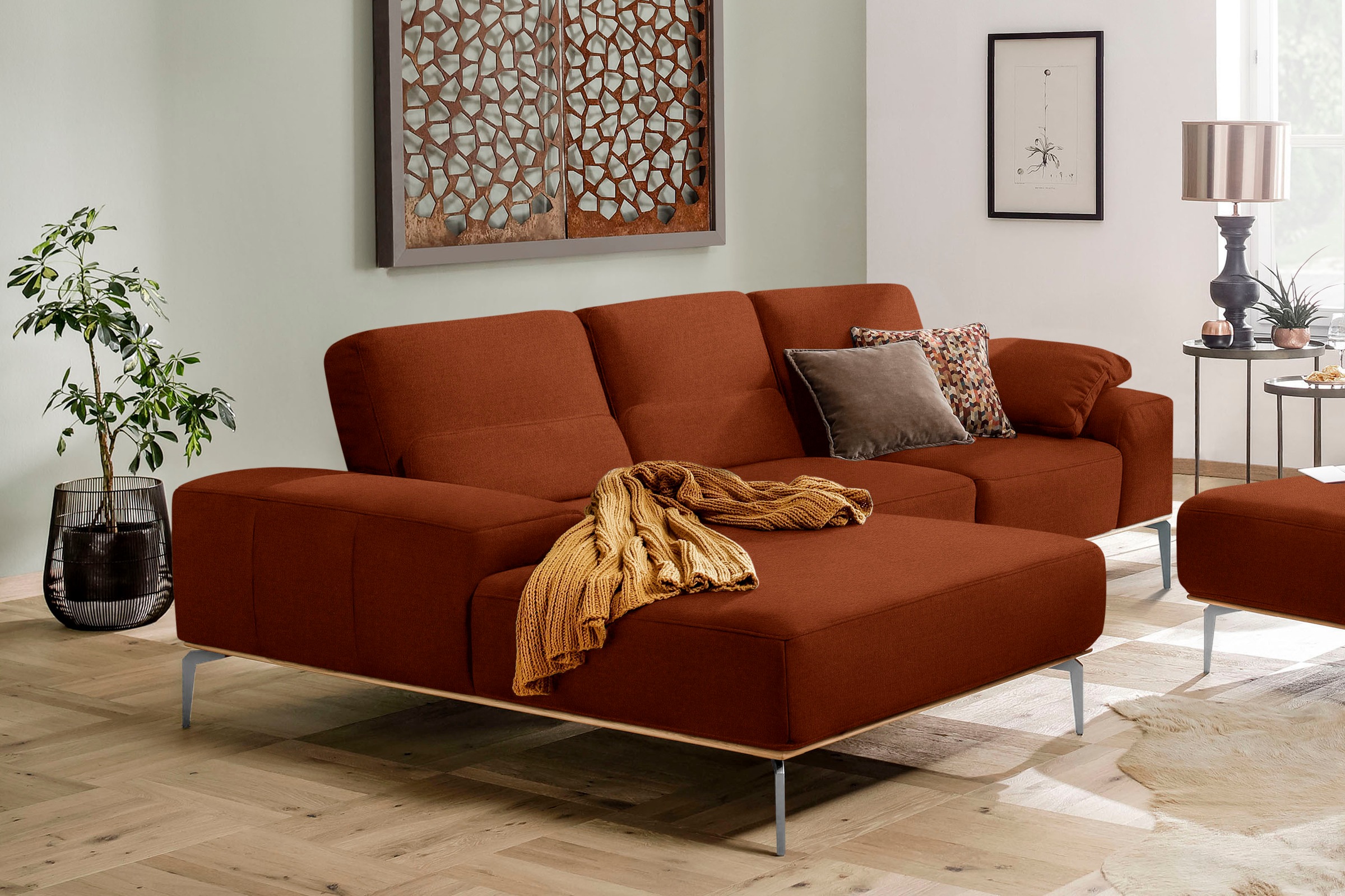 W.SCHILLIG Ecksofa »run, Designsofa mit tollem Sitzkomfort, L-Form«, mit elegantem Holzsockel, Füße in Chrom glänzend, Breite 279 cm