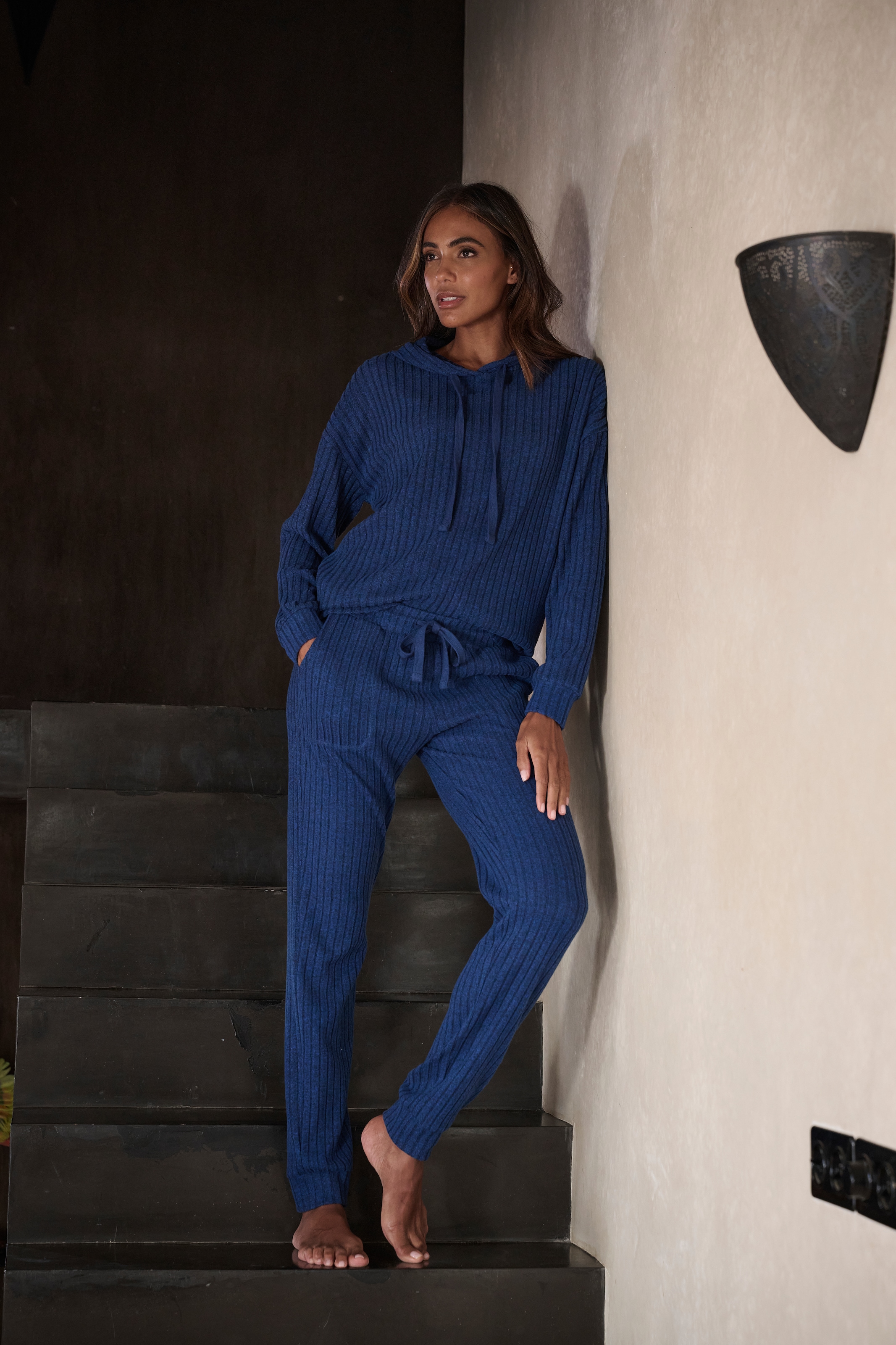 LASCANA Hoodie, Strickpullover mit Kapuze und in melierter Optik, Loungewear