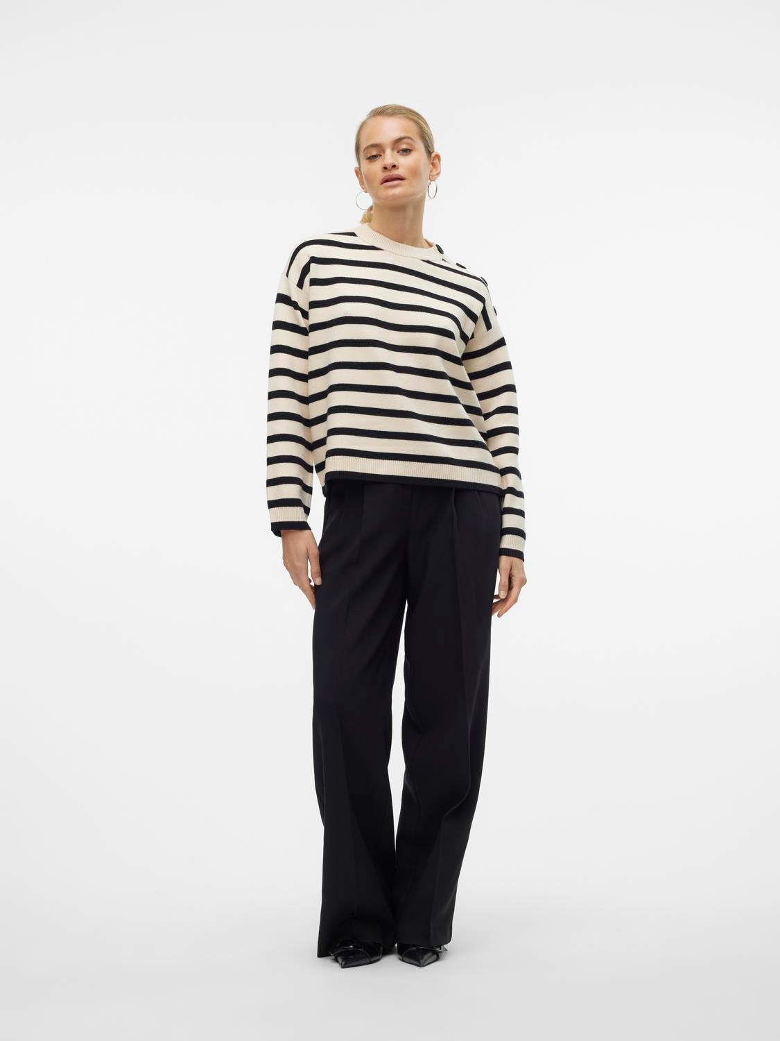 Vero Moda Rundhalspullover »VMSABA LS O-NECK BUTTON PULLOVER GA NOOS«, mit Zierknöpfen auf der linken Schulter
