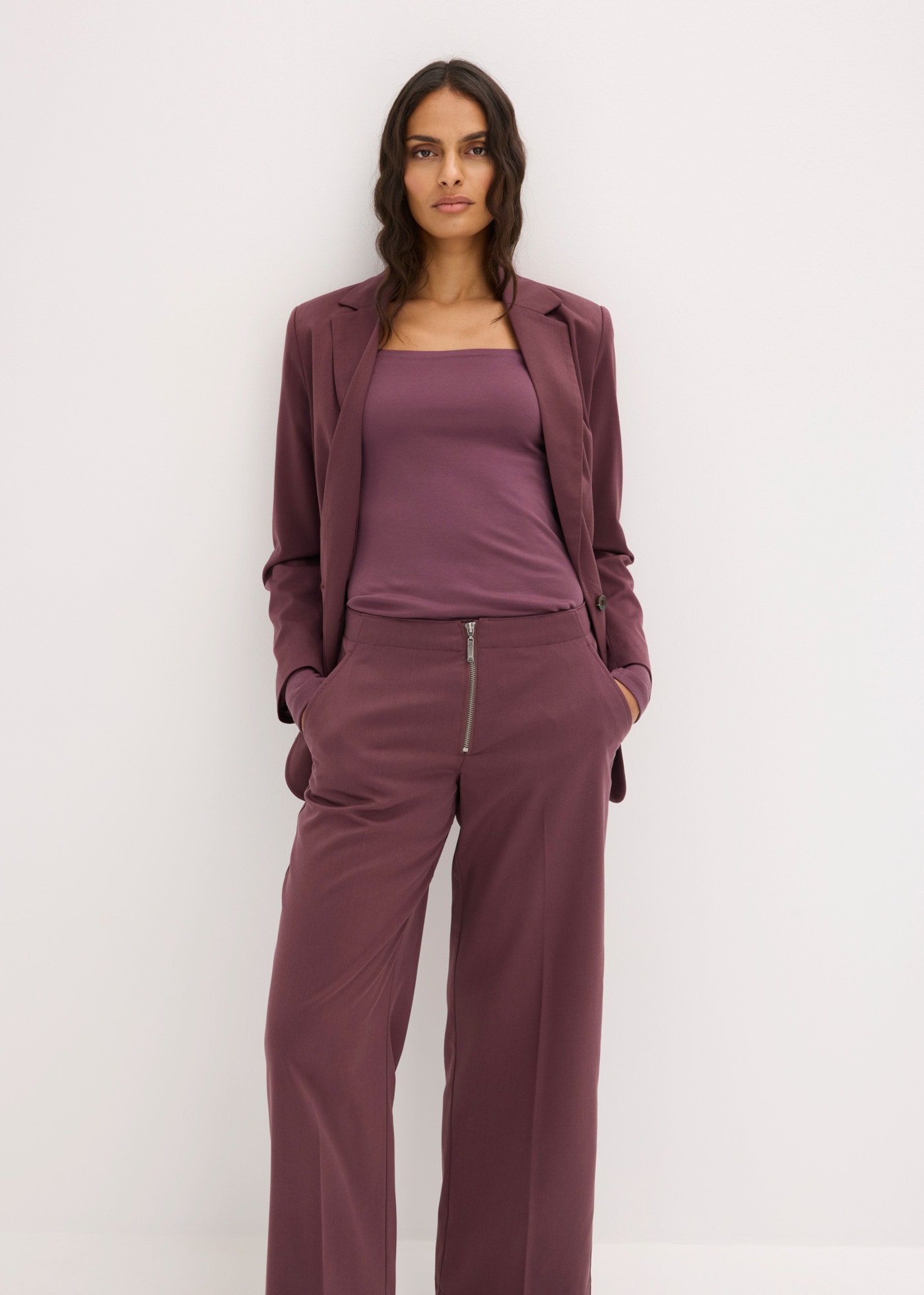 bonprix Bundfaltenhose  in kakaobraun, mit Bundfalten, Barrel-Schnitt, Loose Fit