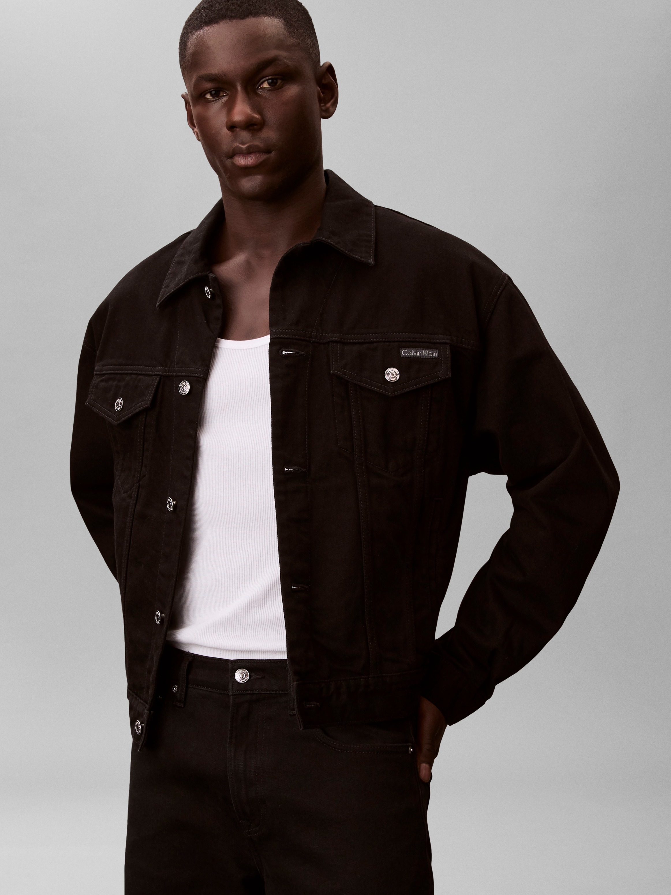 Calvin Klein Jeans Jeansjacke »90S CK CLASSIC BLACK TRUCKER« ohne Kapuze Regular fit mit normalen Hemdkragen