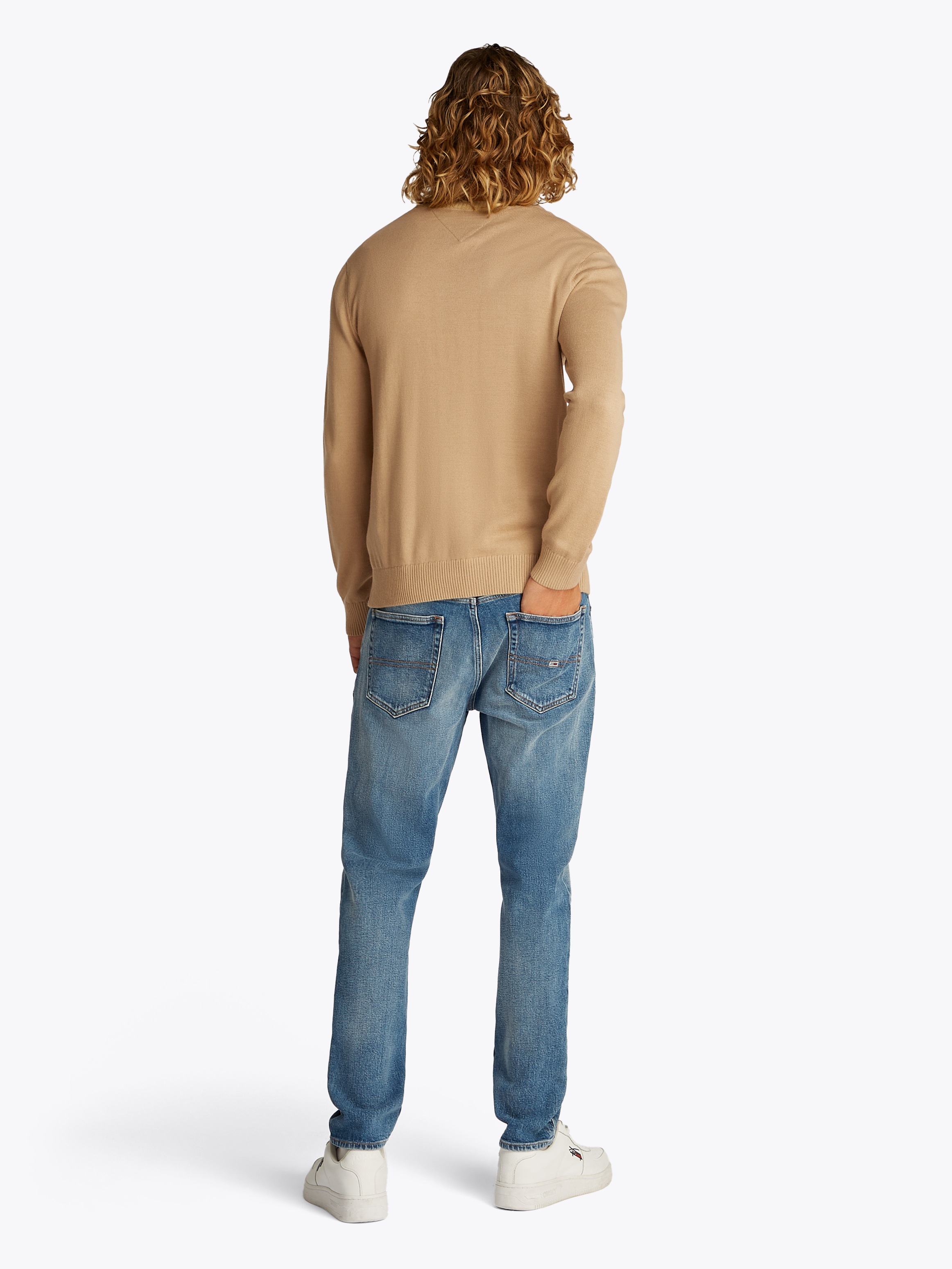Tommy Jeans Rundhalspullover »TJM SLIM ESSENTIAL LIGHT SWEATER«, mit Flag-Patch