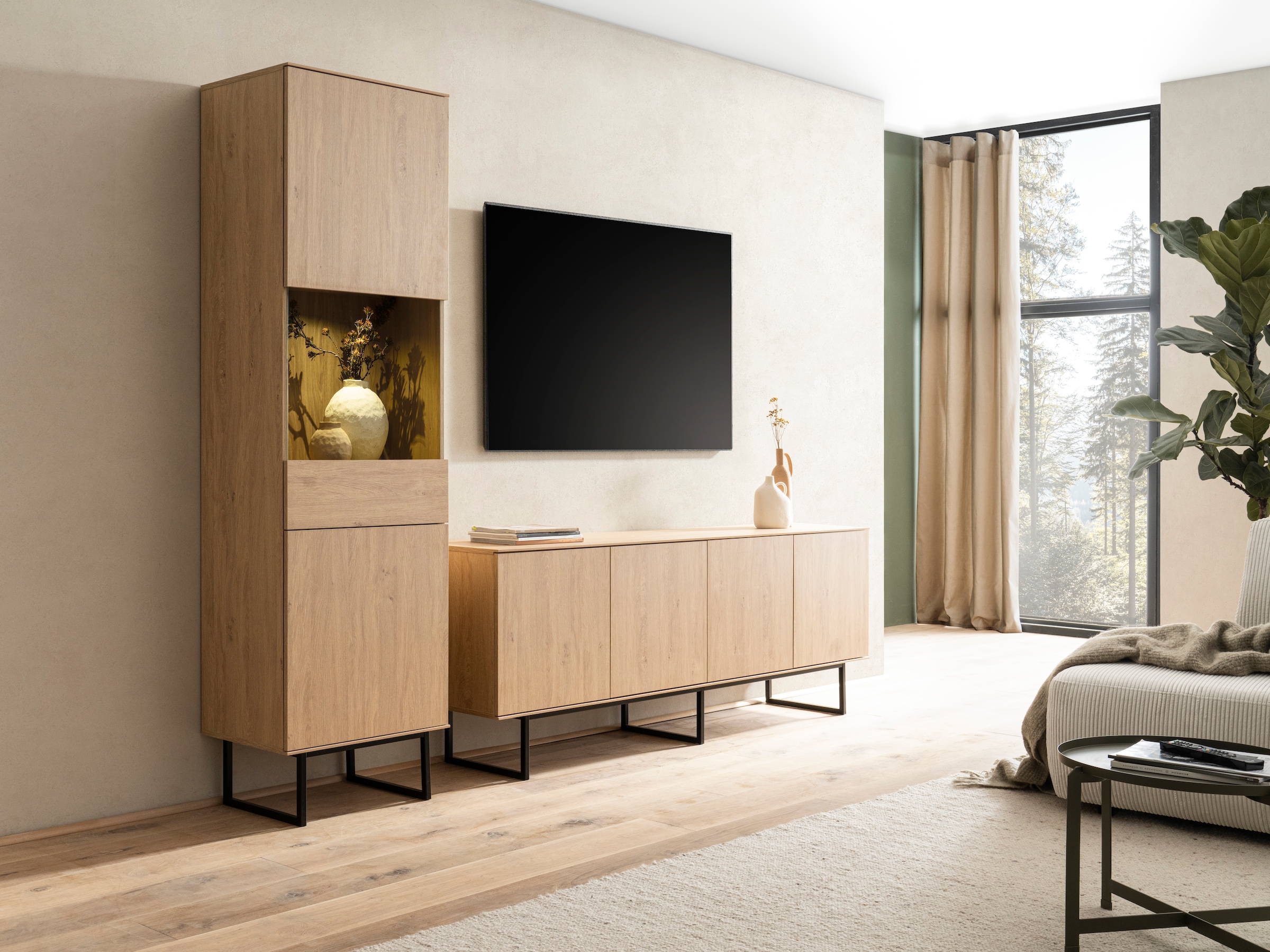 Home affaire Vitrine »Lund, moderner Hochschrank, Glasvitrine mit Kufengestell aus Metall«, optisch dünner Oberboden, hochwertige Optik, ausreichend Stauraum