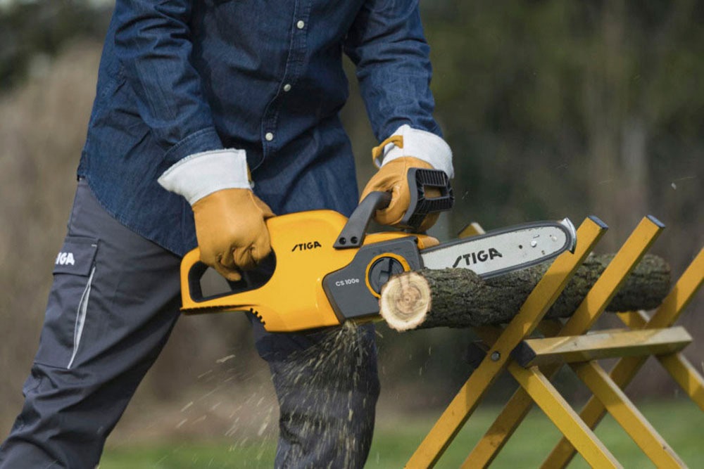 STIGA GARDEN Akku-Kettensäge »CS 100e« Spar-Set,  14,5 m/s, inkl. 4 Ah Akku und Ladegerät
