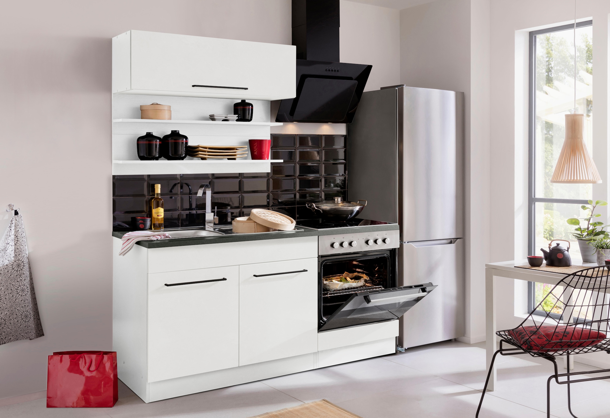 KOCHSTATION Küchenzeile »KS-Tulsa«, mit E-Geräten, Breite 160 cm, schwarze Metallgriffe