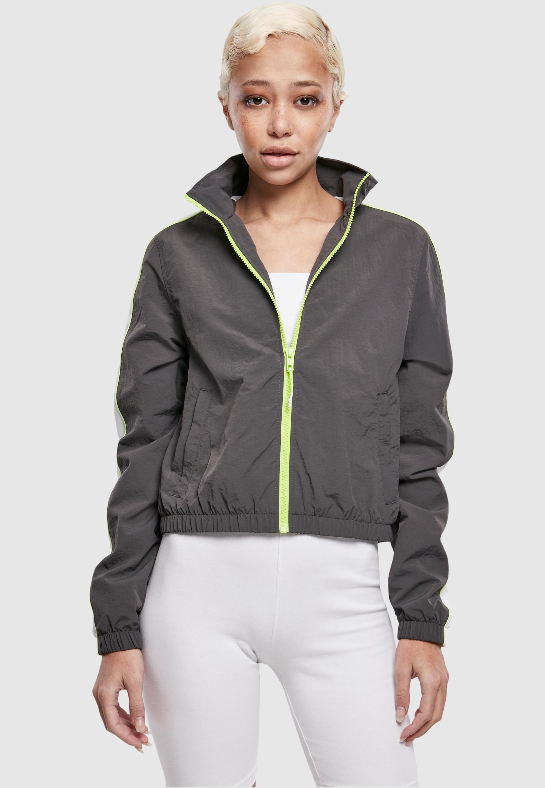 URBAN CLASSICS Allwetterjacke »Urban Classics Damen Ladies Short Piped Track Jacket« 1 Stk. tlg. ohne Kapuze