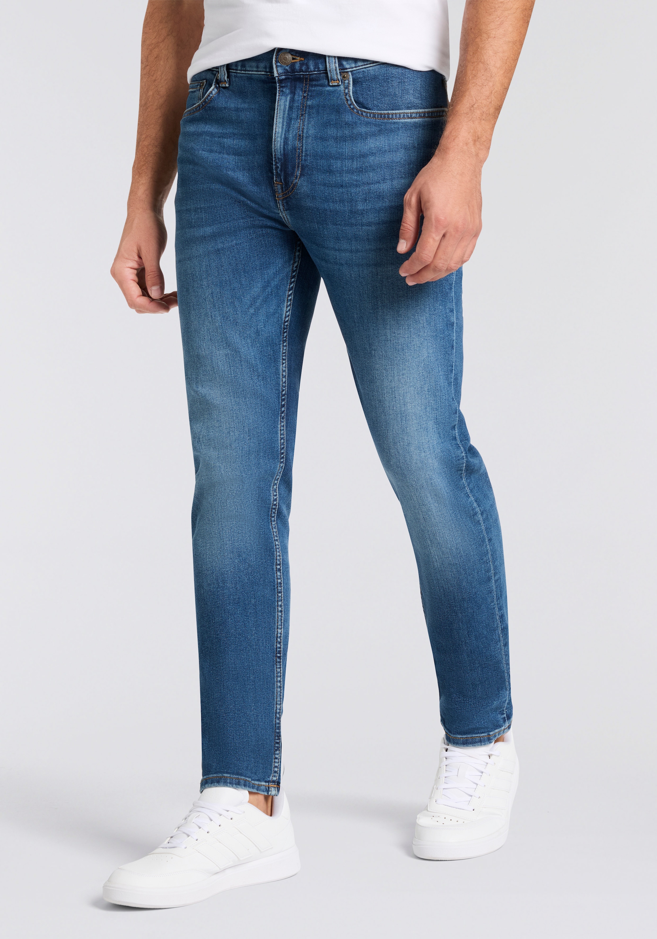 Tommy Hilfiger Slim-fit-Jeans »CORE BLEECKER« mit dezenter Waschung