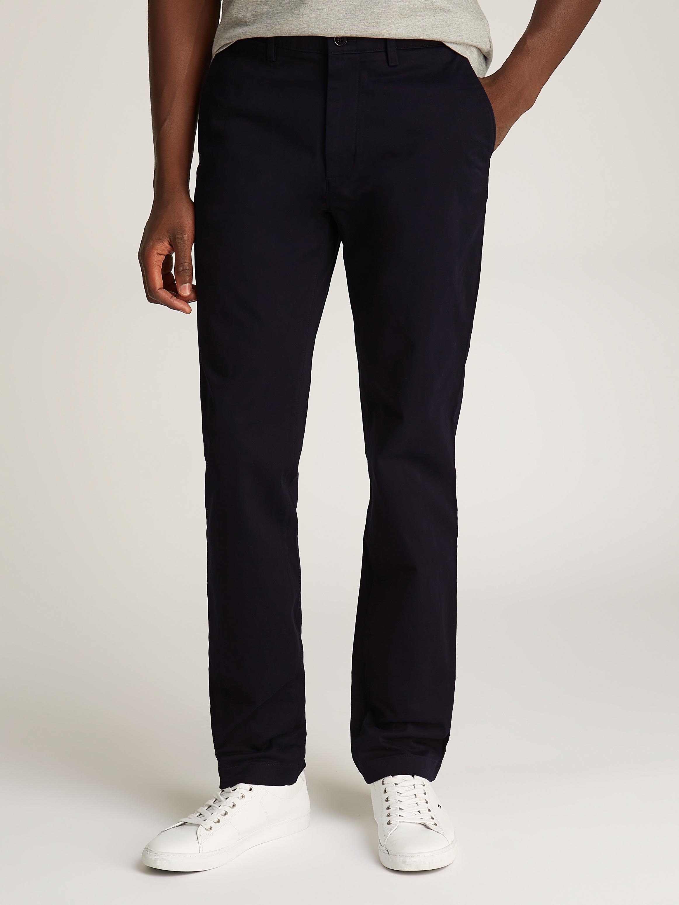 Tommy Hilfiger Chinohose »DENTON CHINO SATIN«, mit Gesäßtaschen mit Knopf, Logostickerei