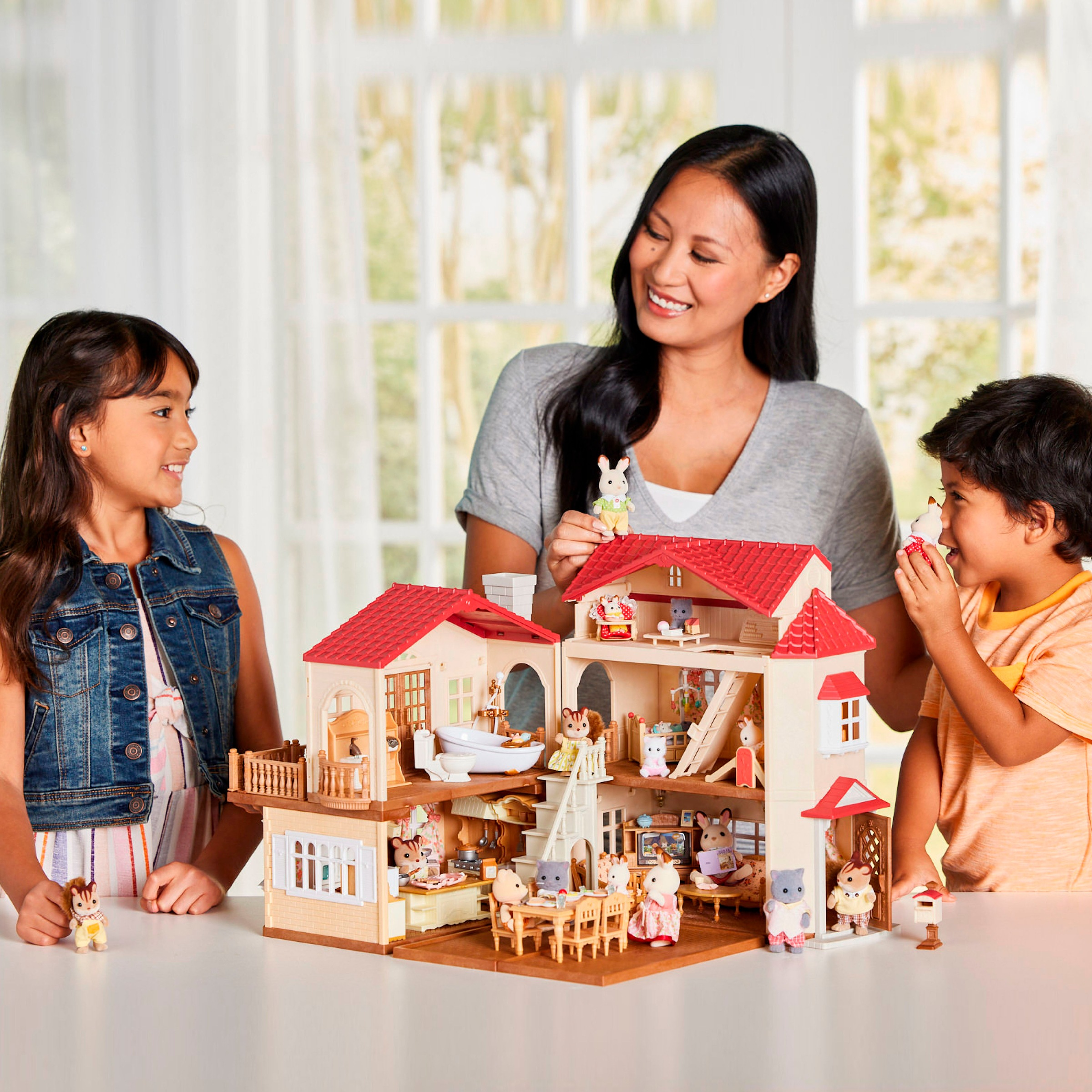 Sylvanian Families Spielwelt »Stadthaus mit Dachzimmer (5708)«, mit Licht