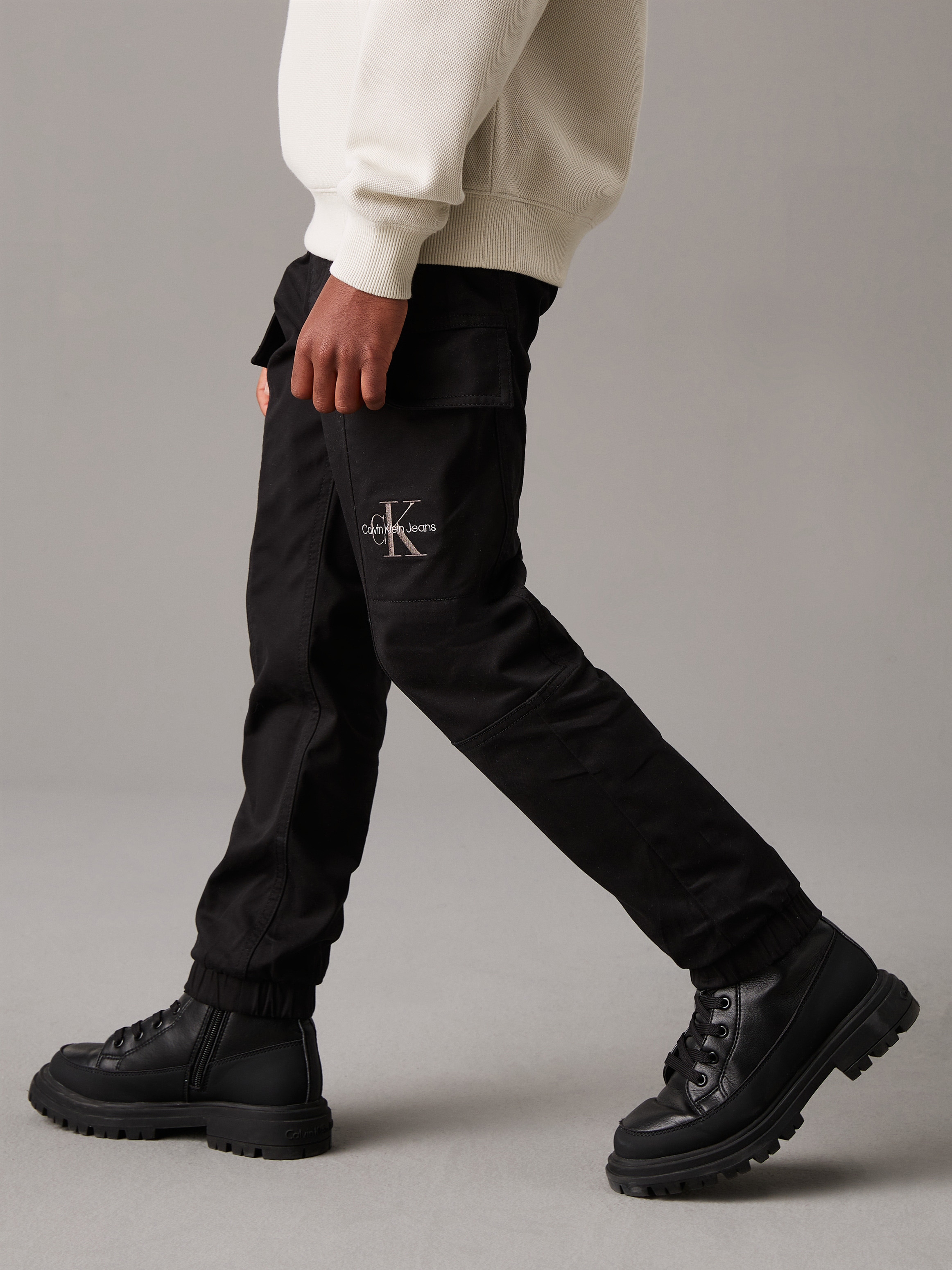 Calvin Klein Jeans Sweathose »ESSENTIAL WOVEN CARGO PANTS«, für Kinder bis 16 Jahre mit Logo-Print
