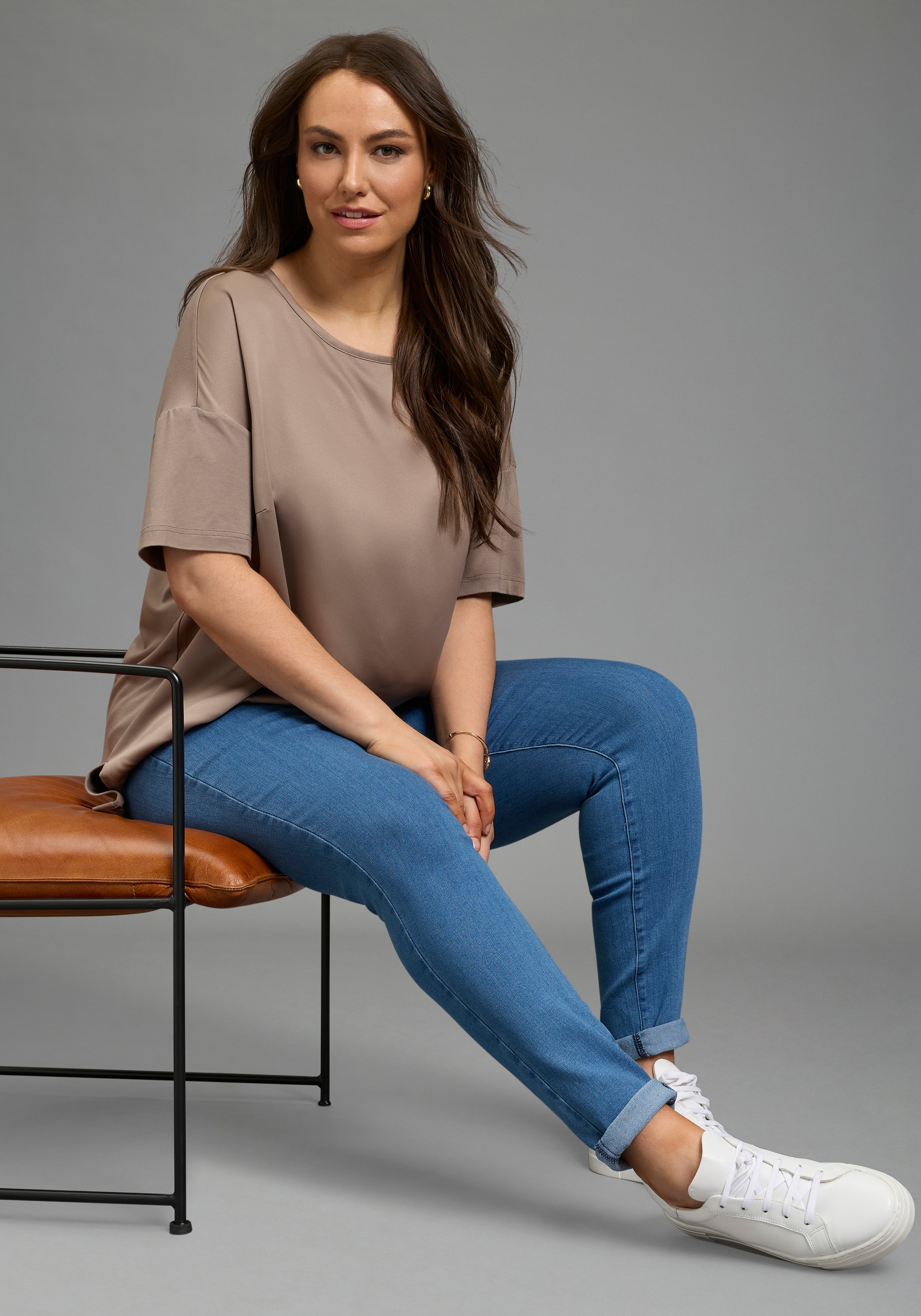 Laura Scott CURVE Shirtbluse Oversize, mit lockerem Sitz, Po-bedeckende Länge, unifarbene Optik