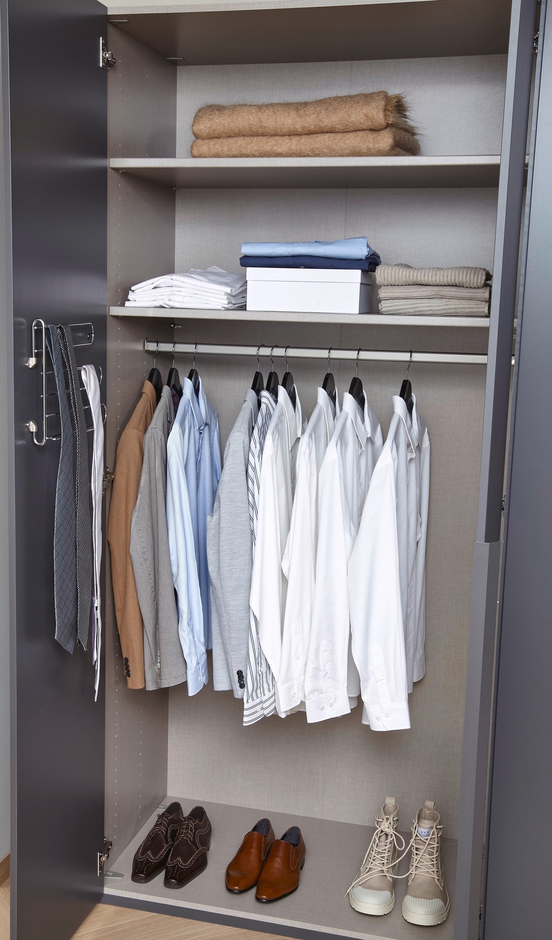 rauch Drehtürenschrank »Purisma«, mit Glasfront, Schubladen und umfangreichem Zubehör, mit Soft-Close
