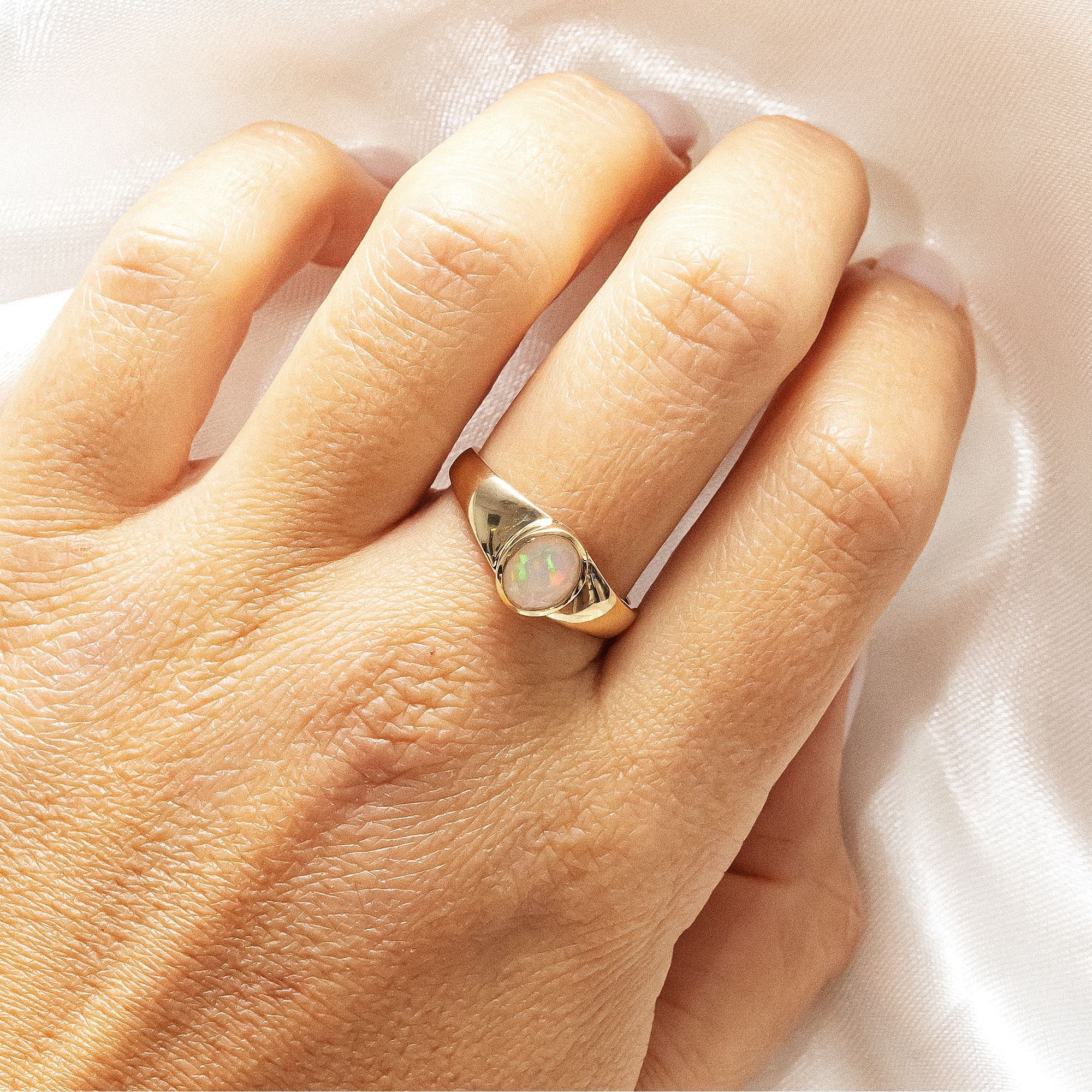 Vivance Fingerring »585/- Gelbgold glanz oval Opal«