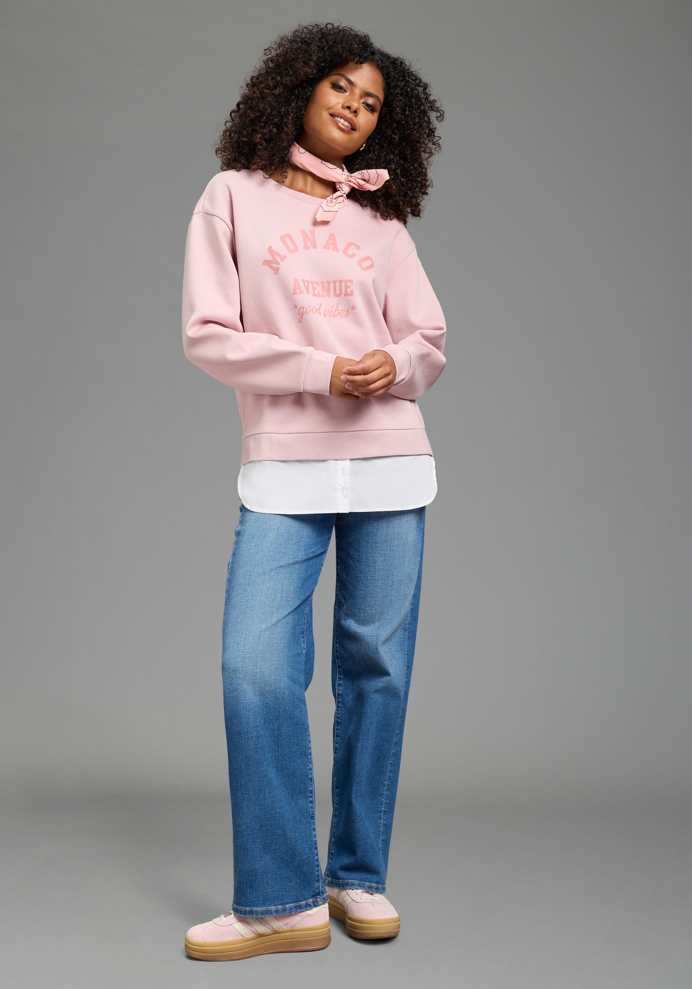 Laura Scott Longsweatshirt , in 2-in-1 Optik durch angesetzes Blusenteil mit harmonischen Druck
