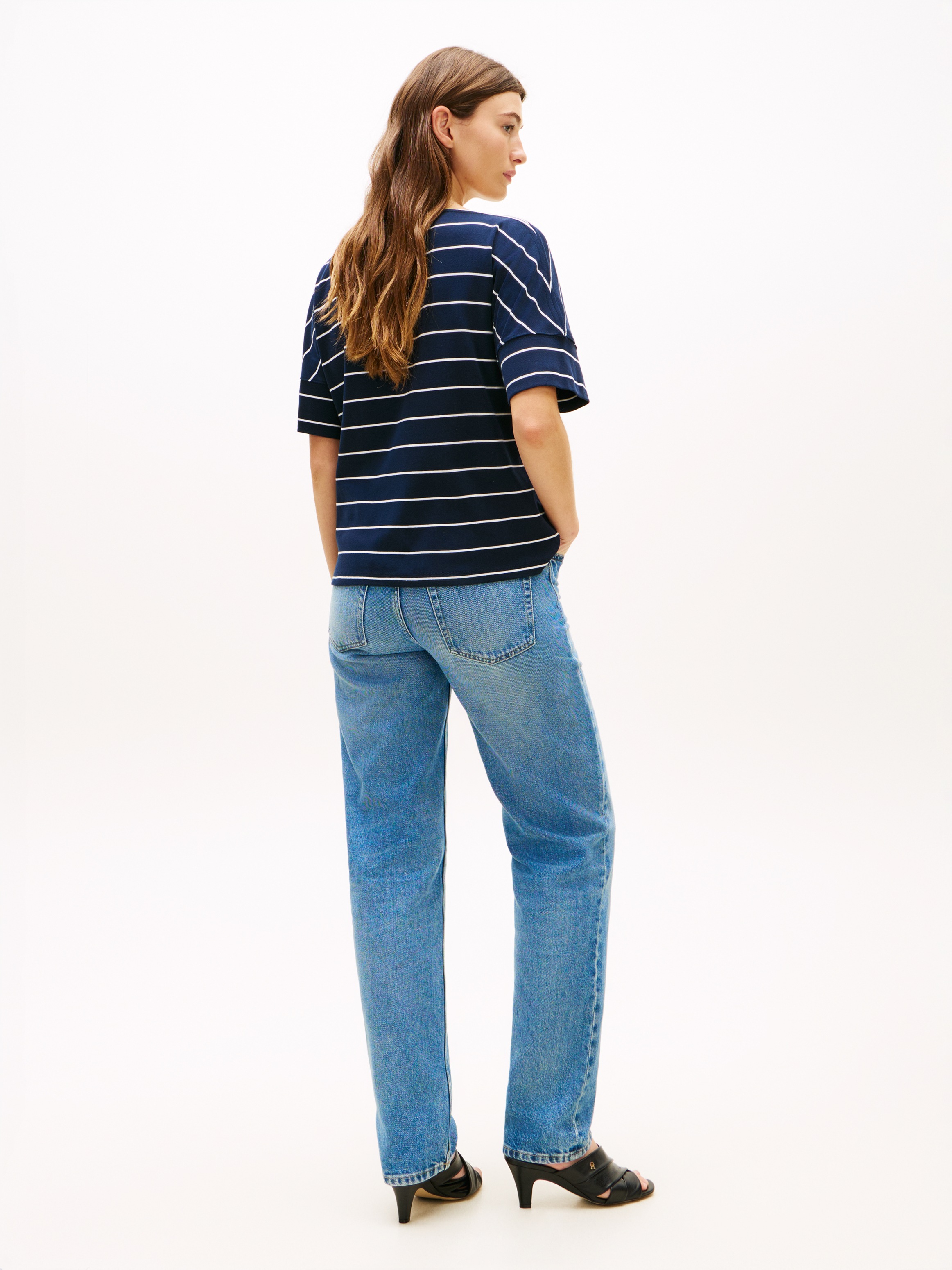 Tommy Hilfiger Kurzarmshirt »MDRN CODY SS SLV C-NK TEE« mit dezenter Logo-Stickerei, Relaxed Fit