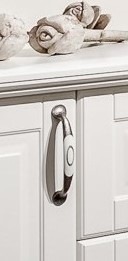 Home affaire Nachtkommode »Evergreen, Maße: B/T/H 56/42/45cm, Soft-Close-Funktion«, (1 offenes Fach und 1 Schublade mit dekoriertem Metallgriff), im klassischen Landhausstil,FSC-zertifiziert,hochwertige UV Lackierung