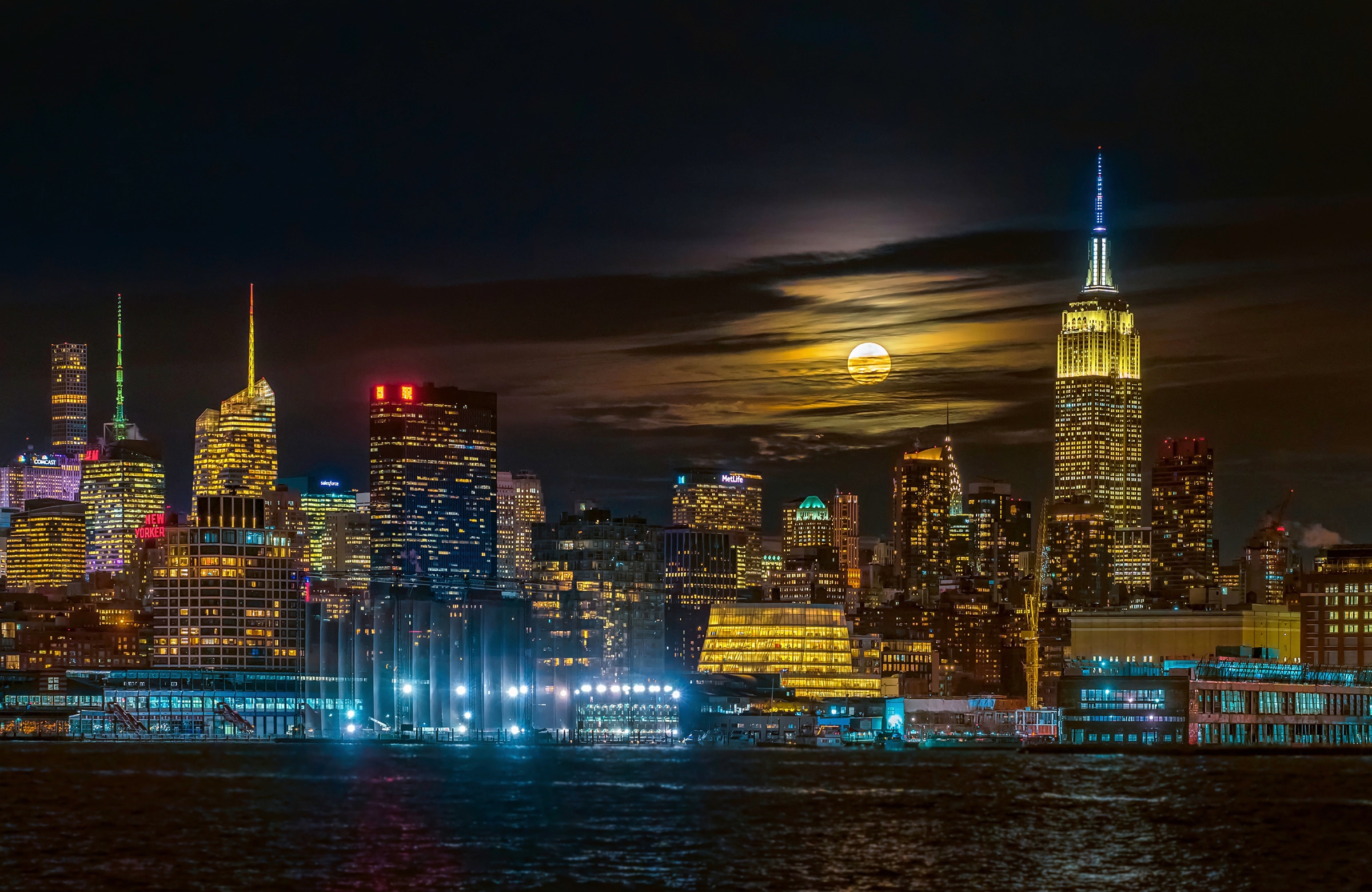 Papermoon Fototapete »Photo-Art HUA ZHU, SUPER BLUE MOON 2018, NEW YORK CIT günstig online kaufen