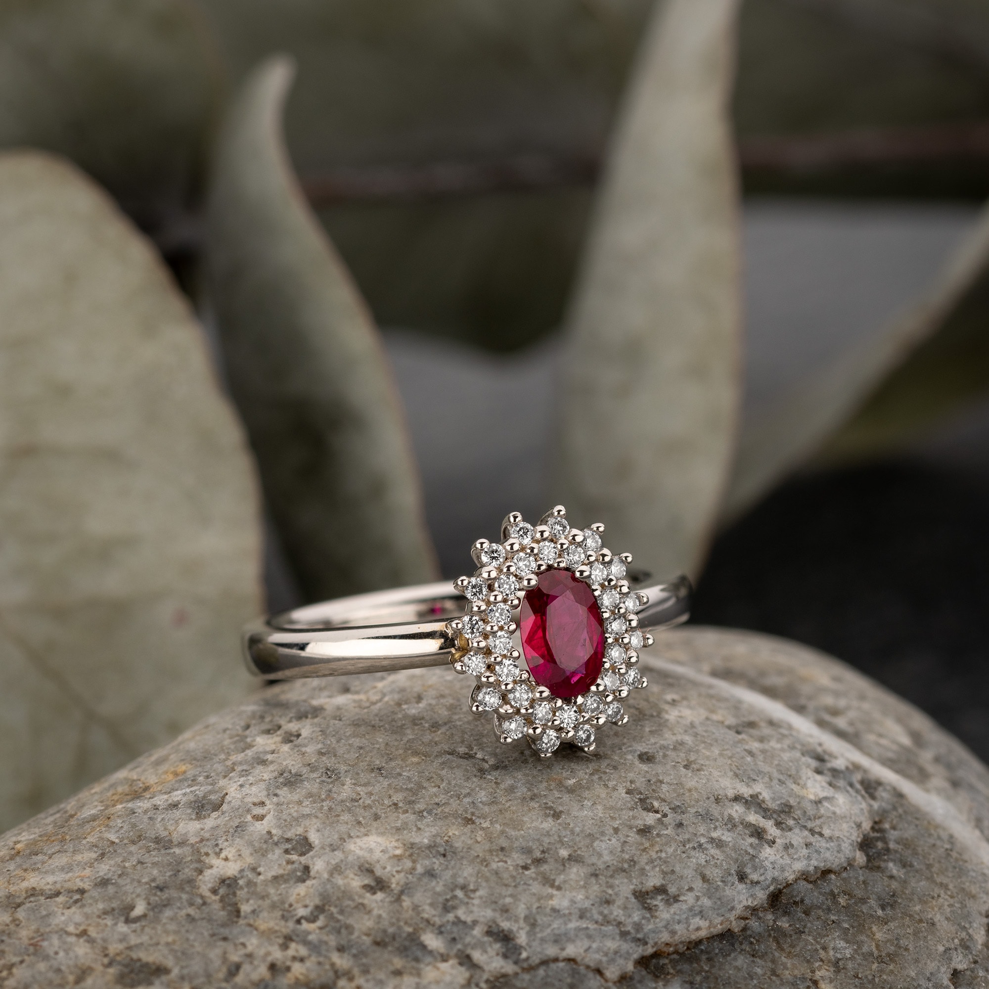 Orolino Fingerring »Gold 585 mit 32x Brillant zus. 0,20ct. und Rubin«