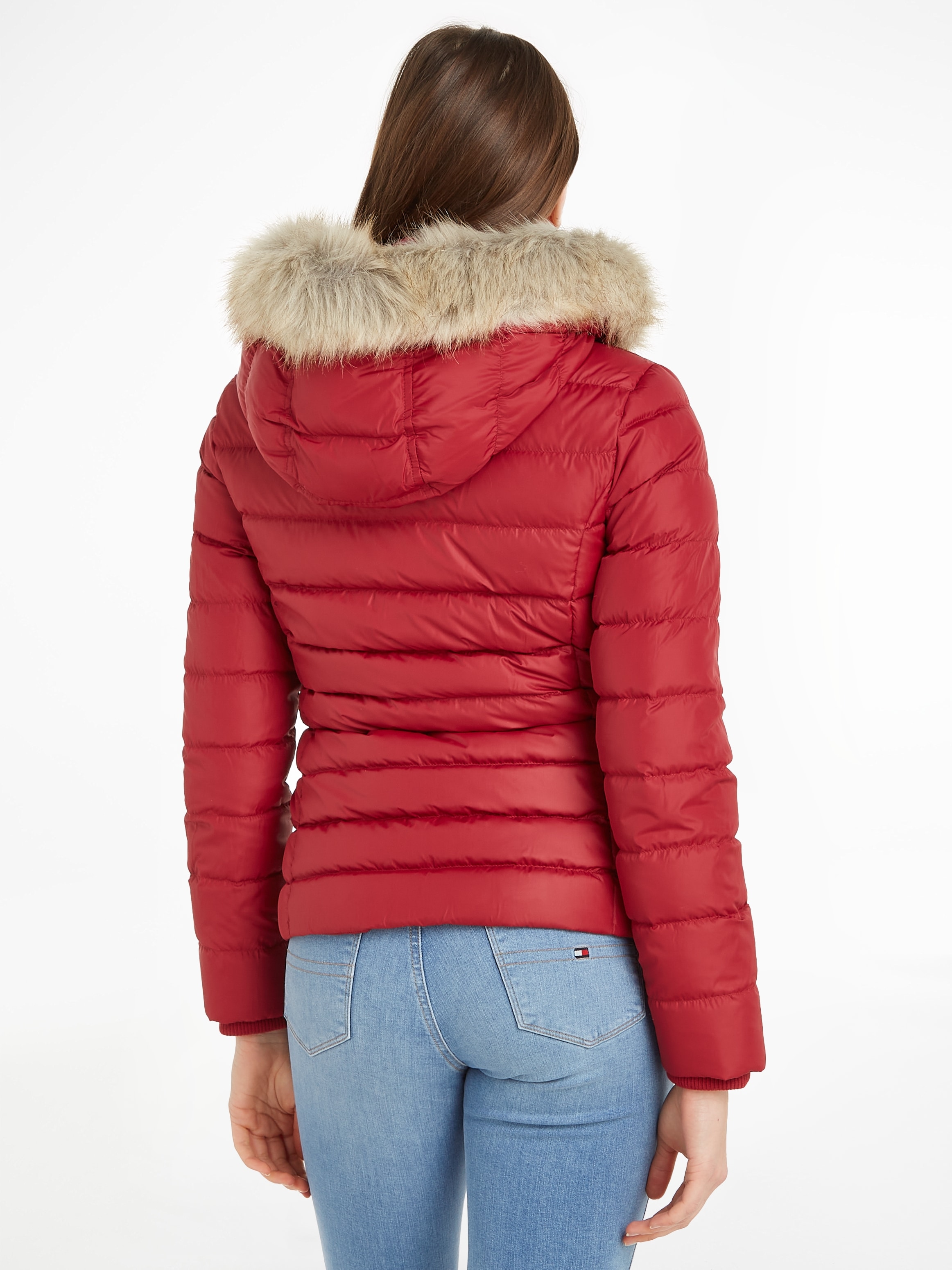 Tommy Jeans Daunenjacke »BASIC HOODED DOWN JACKET«, mit Kapuze, mit Fellimitat an der Kapuze & Tommy Jeans Logo-Flag