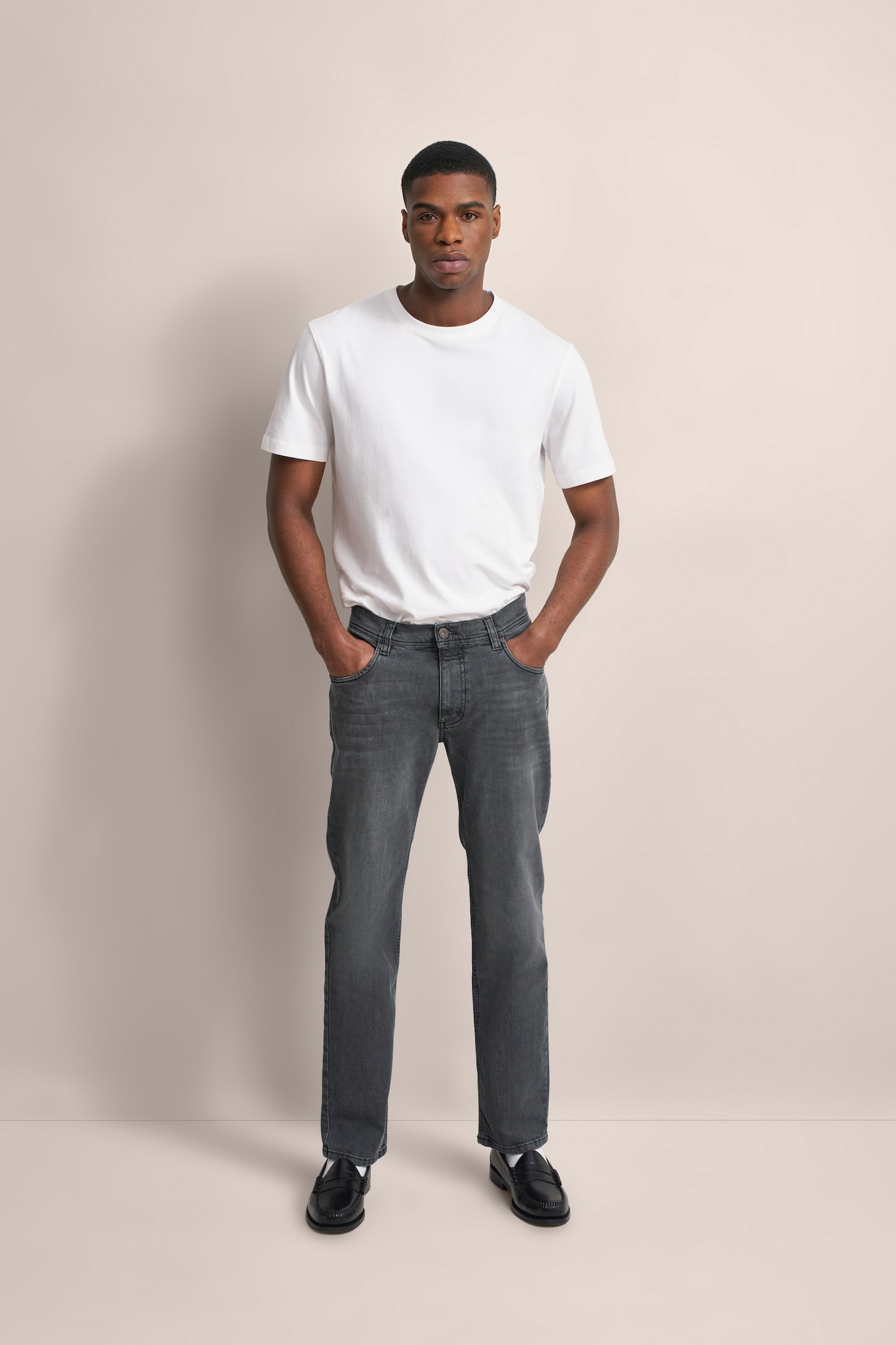 bugatti 5-Pocket-Jeans, mit einem leichten Used-Look
