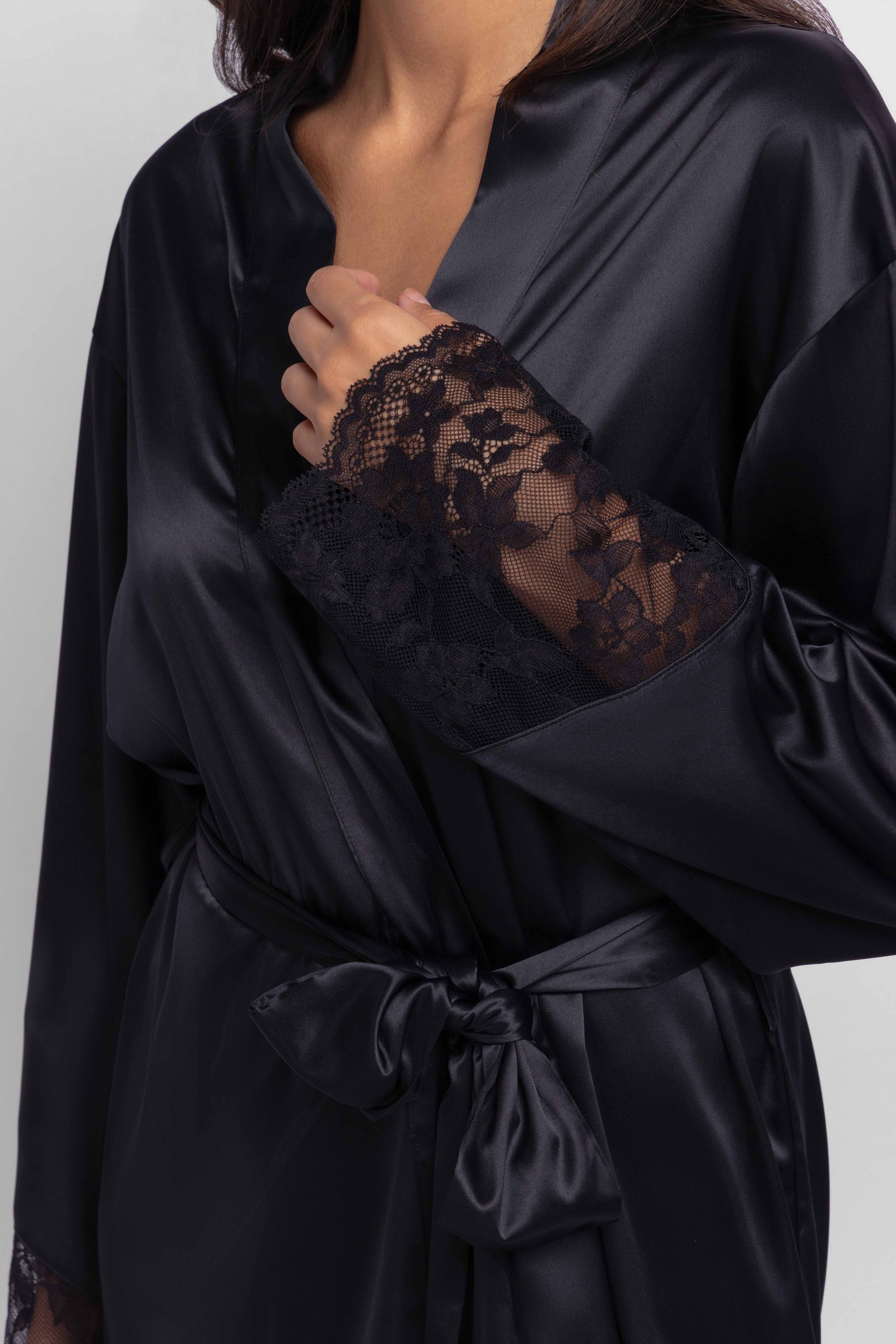 Dorina Kimono »LYRA-SATIN« mit zarten Spitzendetails