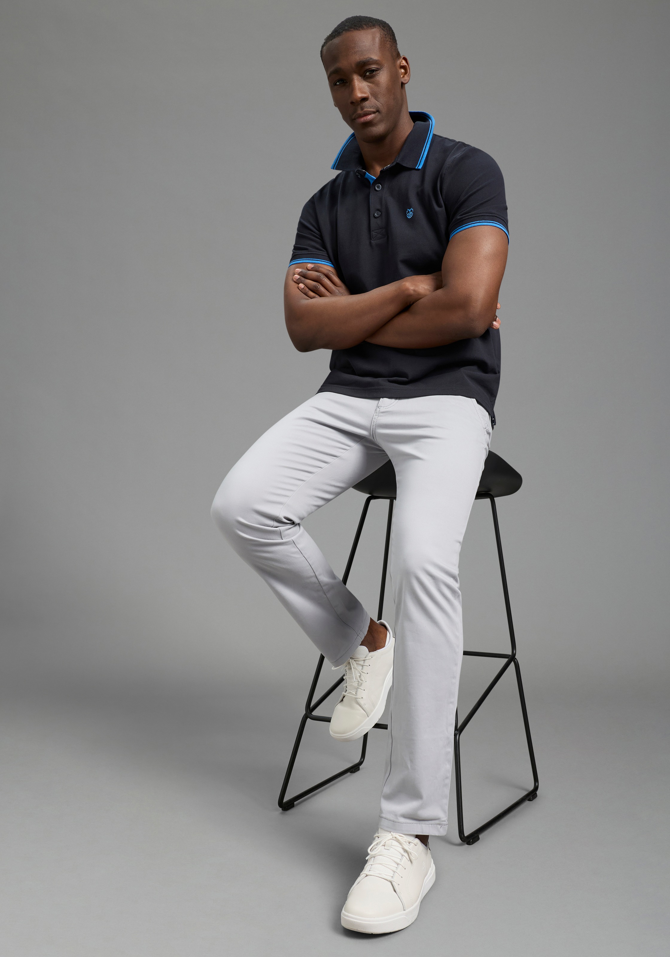 DELMAO Poloshirt »Neue Kollektion!« normale Passform, Kurzarm, mit Stickerei